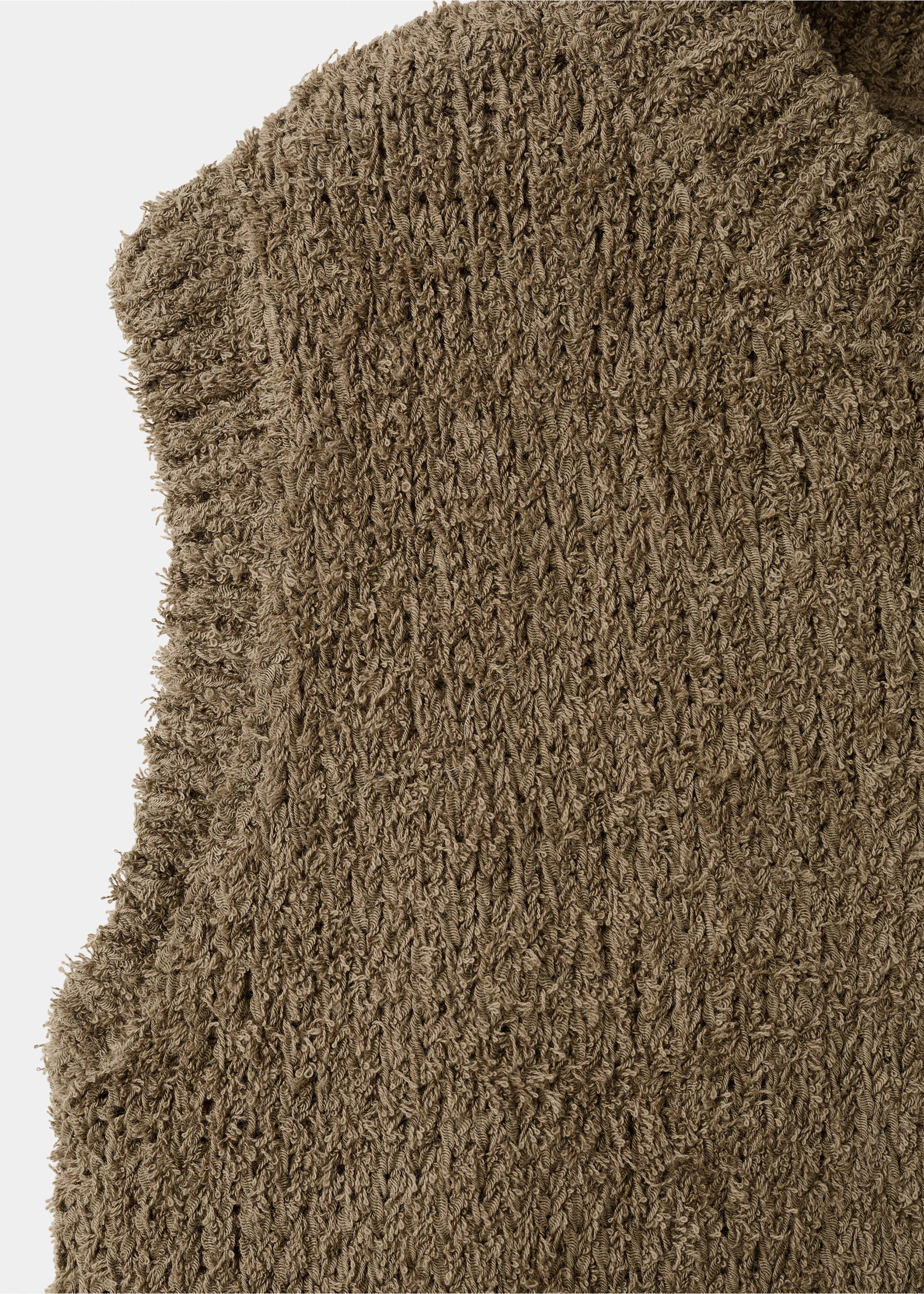 Knitted gilet - Details of the article 8, Chocolate. Ref: 27073713-00.