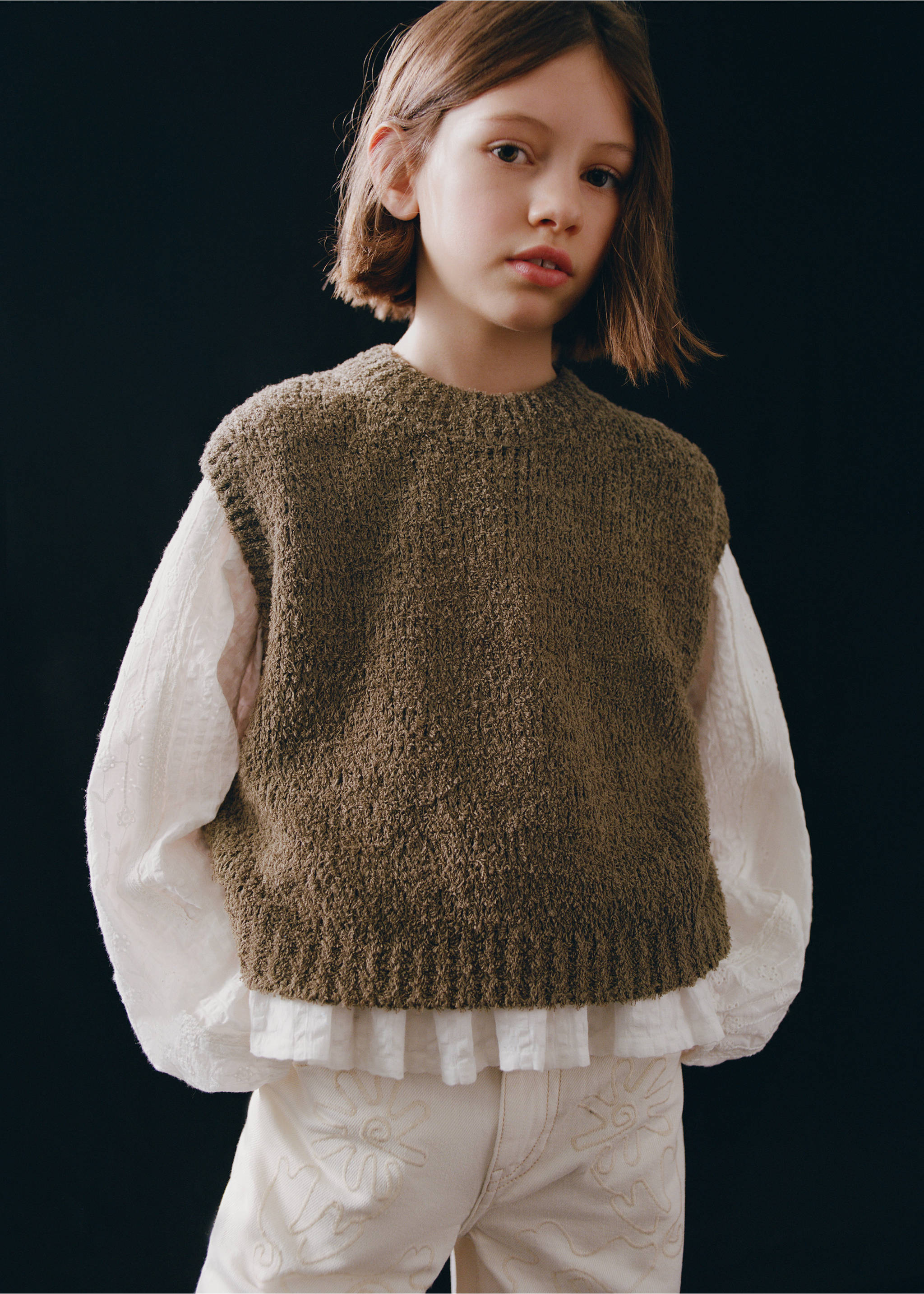 Knitted gilet - Details of the article 5, Chocolate. Ref: 27073713-00.