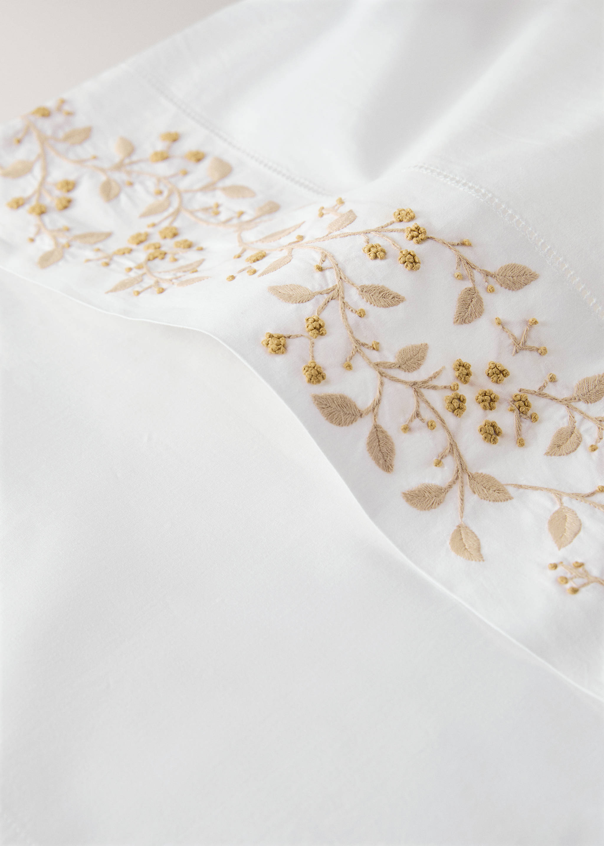Cotton percale pillowcase with embroidered flowers 45x110 cm - Details of the article 2
