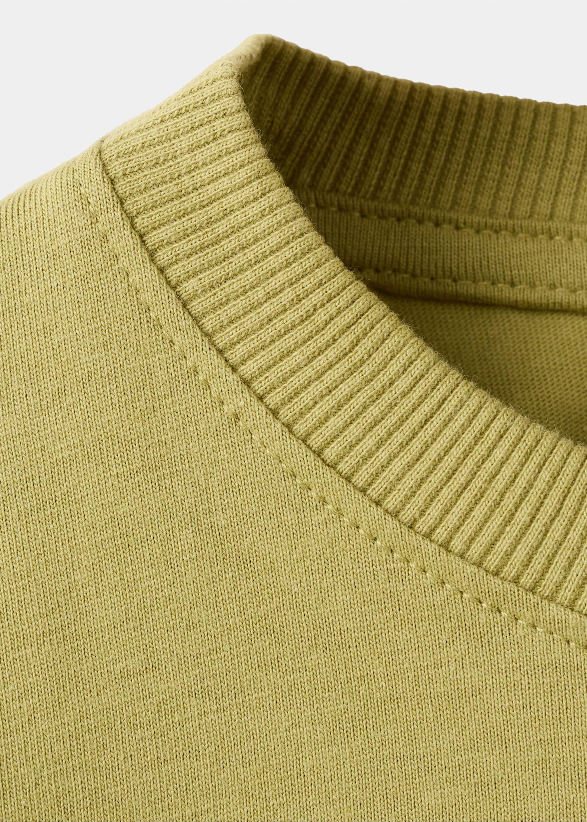Cotton t-shirt with pocket detail - Details of the article 8, Lime. Ref: 27073723-00.