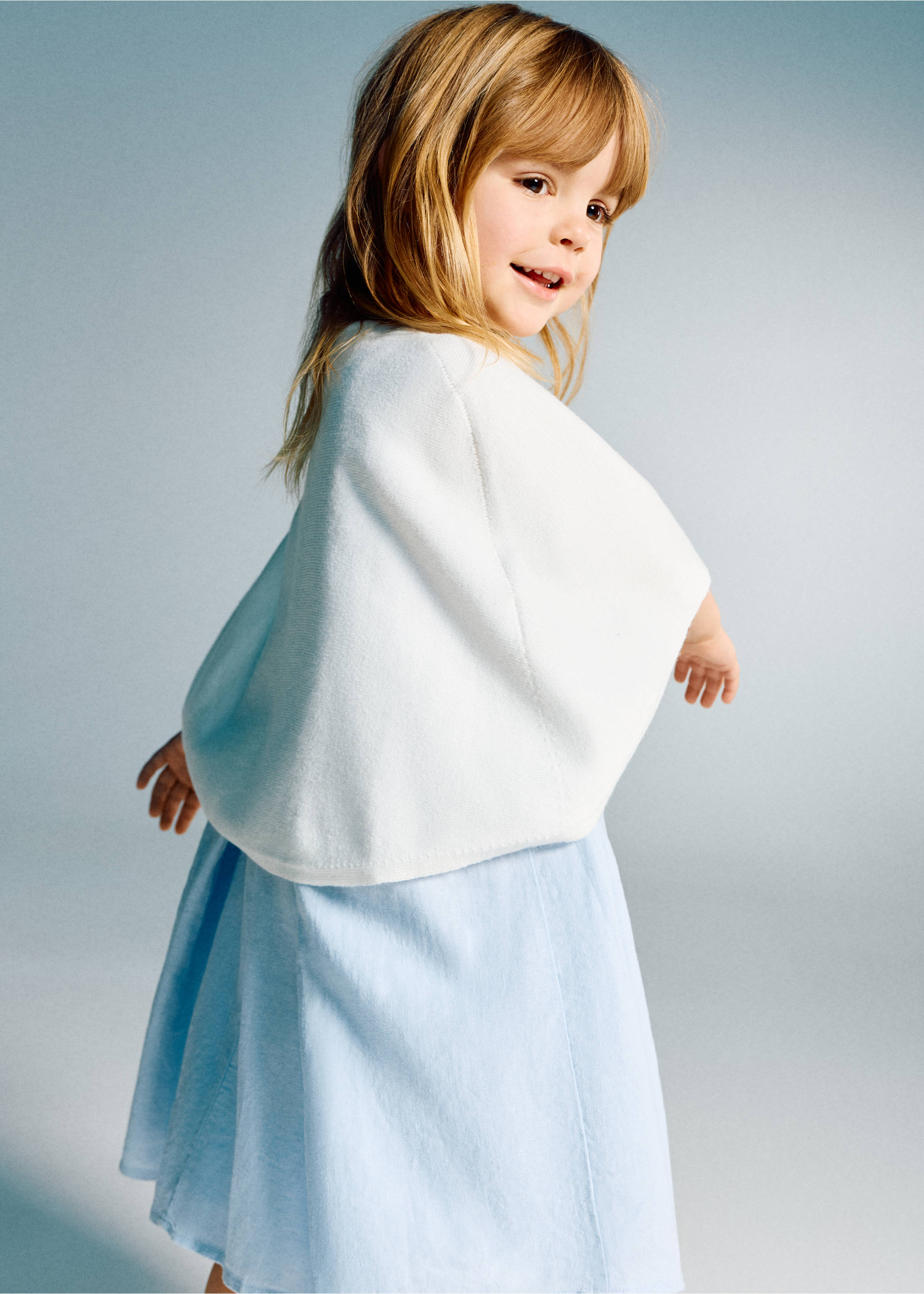 Capa punto detalles calados - Plano medio, Blanco roto. Ref: 27073738-00.