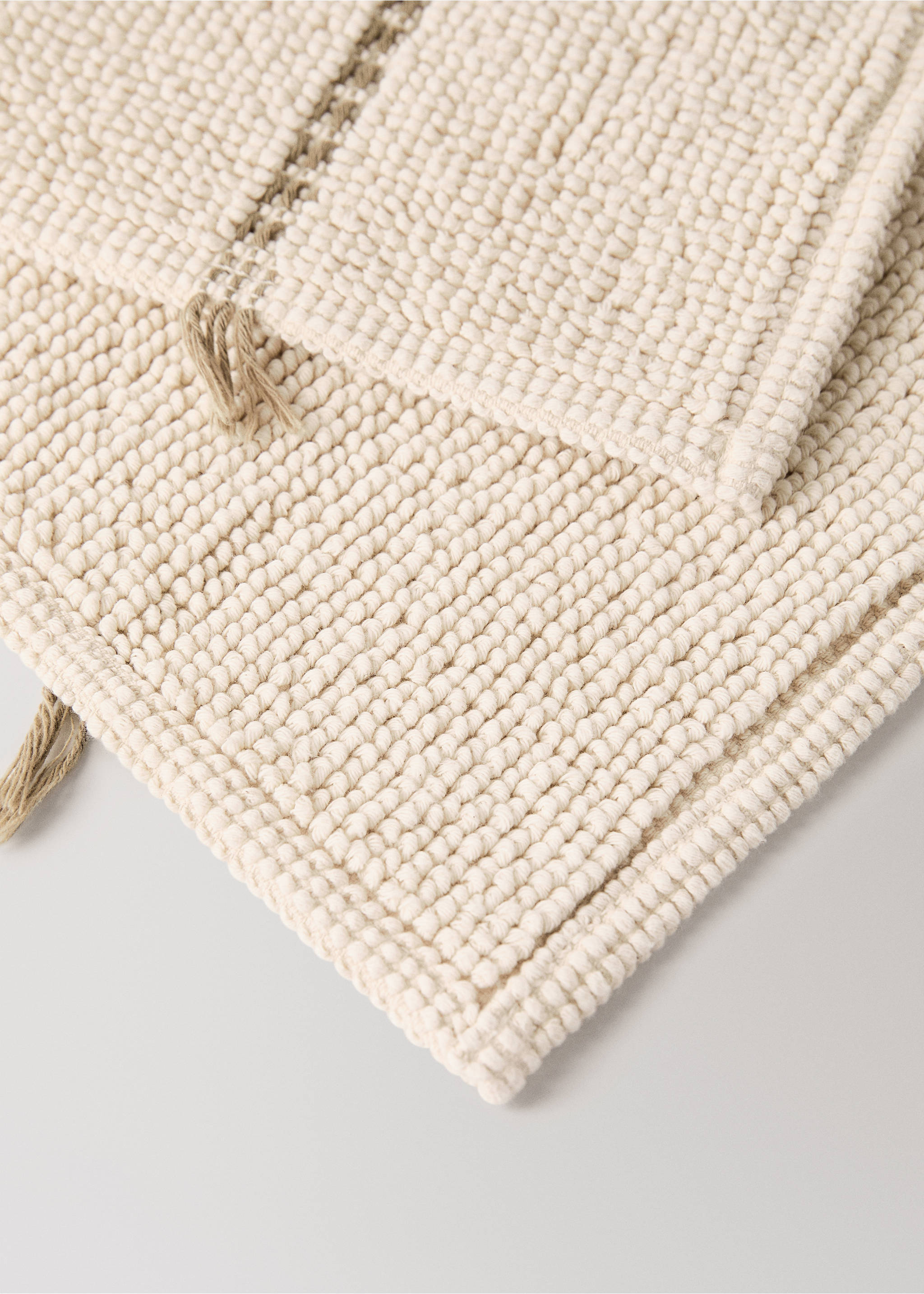 Striped bath mat with fringe detail - Details of the article 2, Ecru. Ref: 27073742-00.