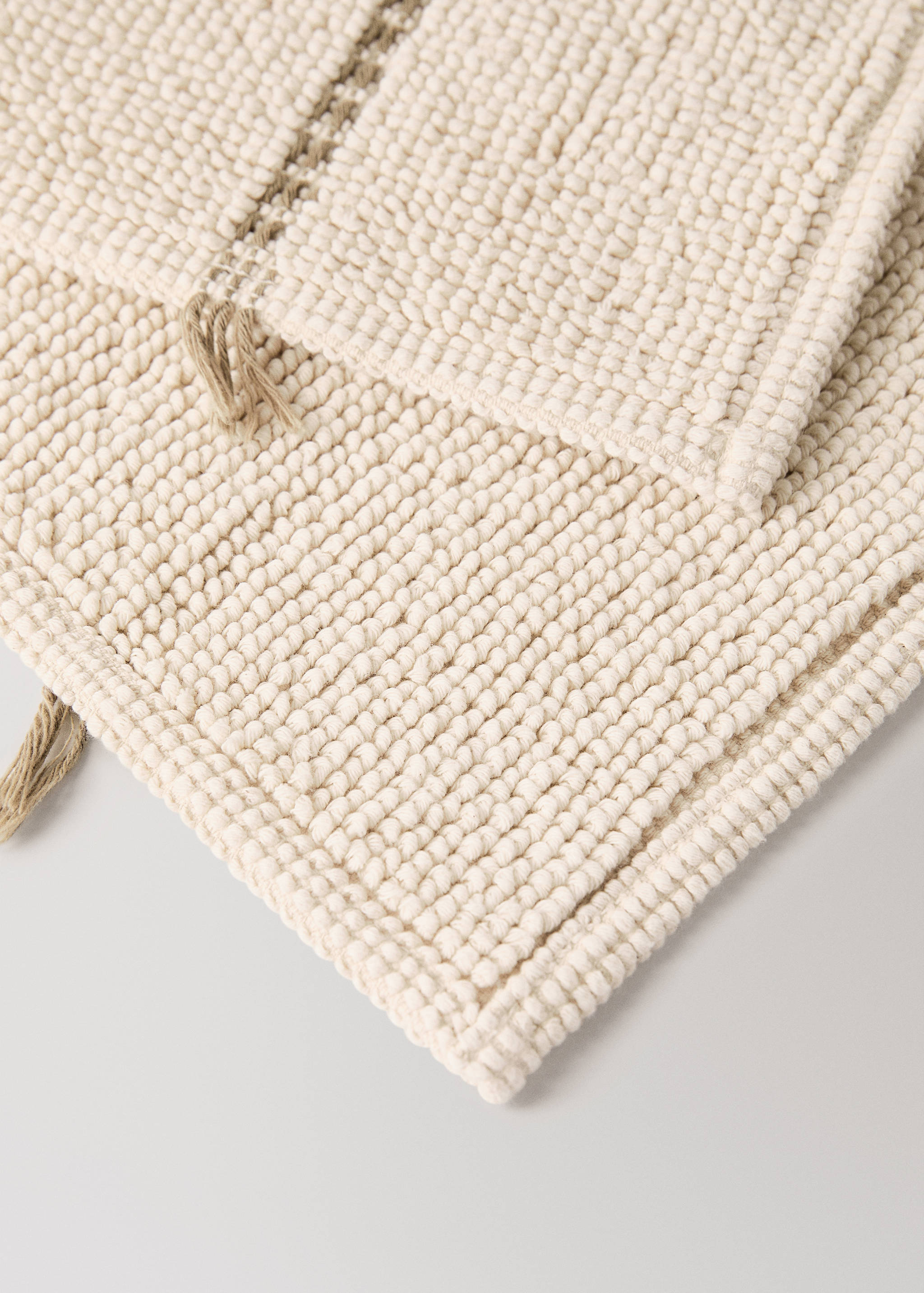 Striped bath mat with fringe detail - Details of the article 2
