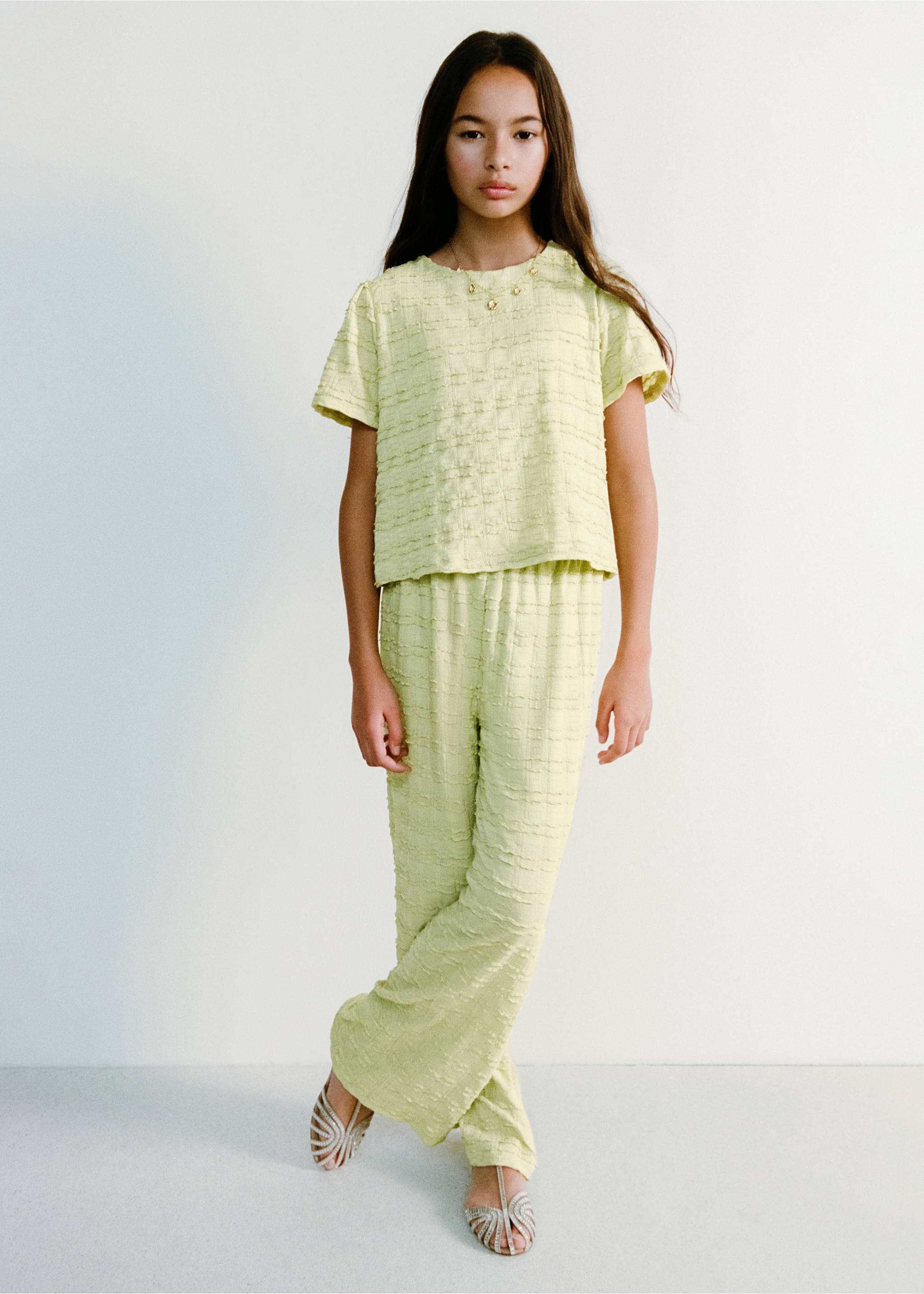 Textured flowy trousers - Details of the article 6, Lime. Ref: 27074044-00.