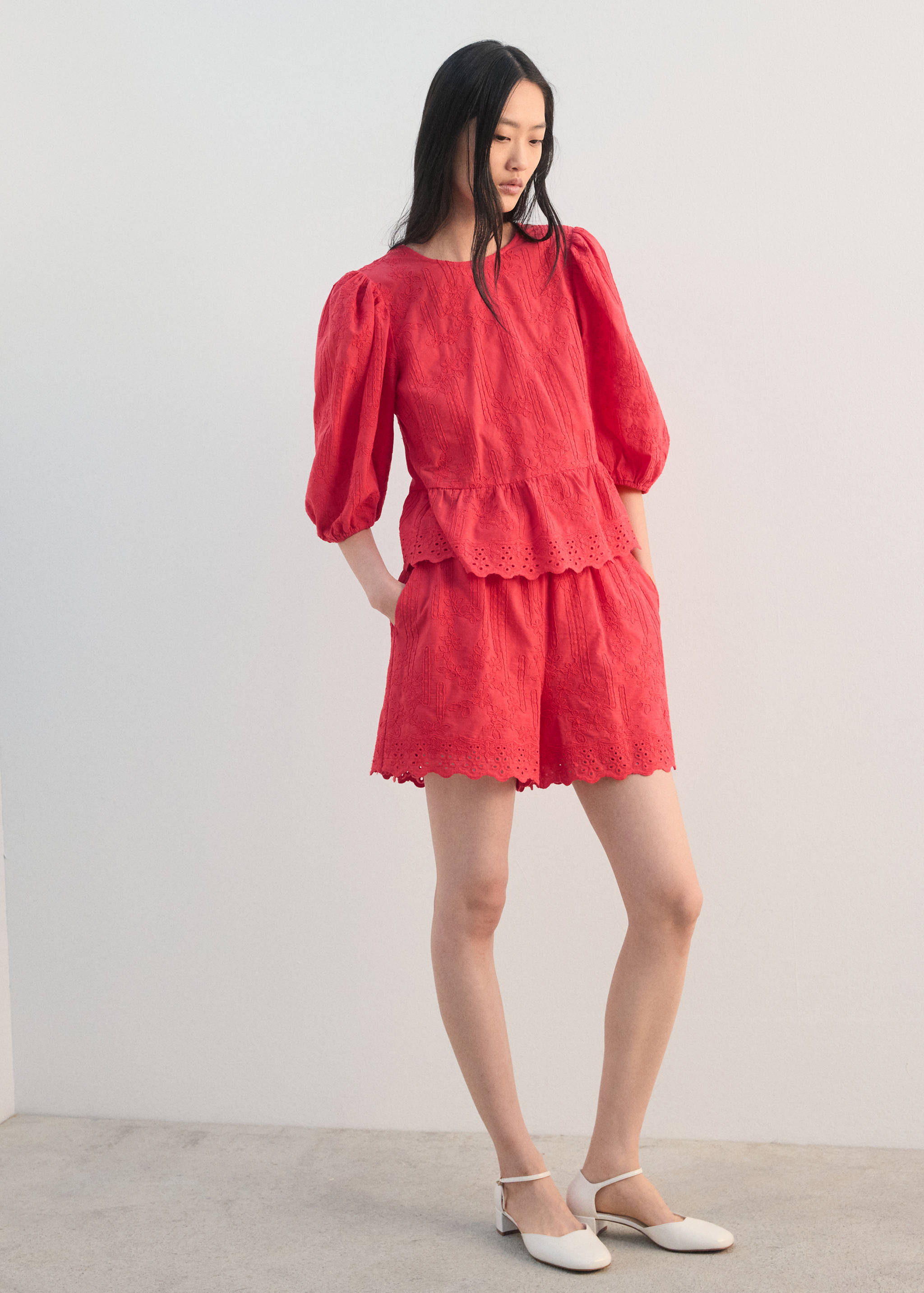 Gebloemde geborduurde shorts - Overzichtstekening