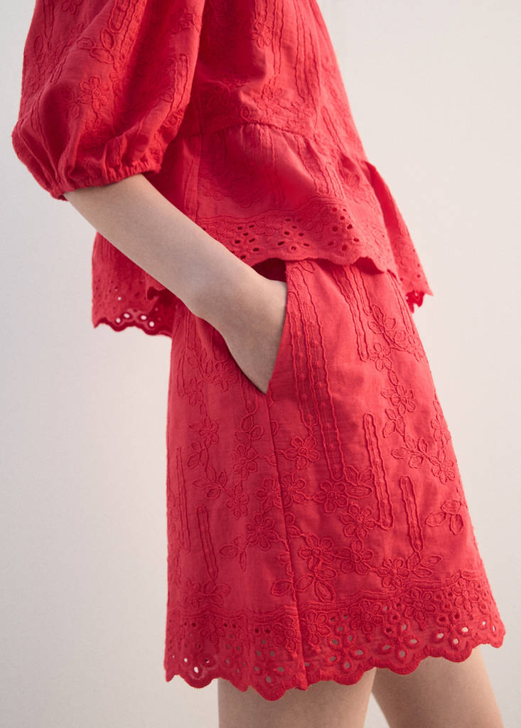 Floral embroidered shorts — Strawberry
