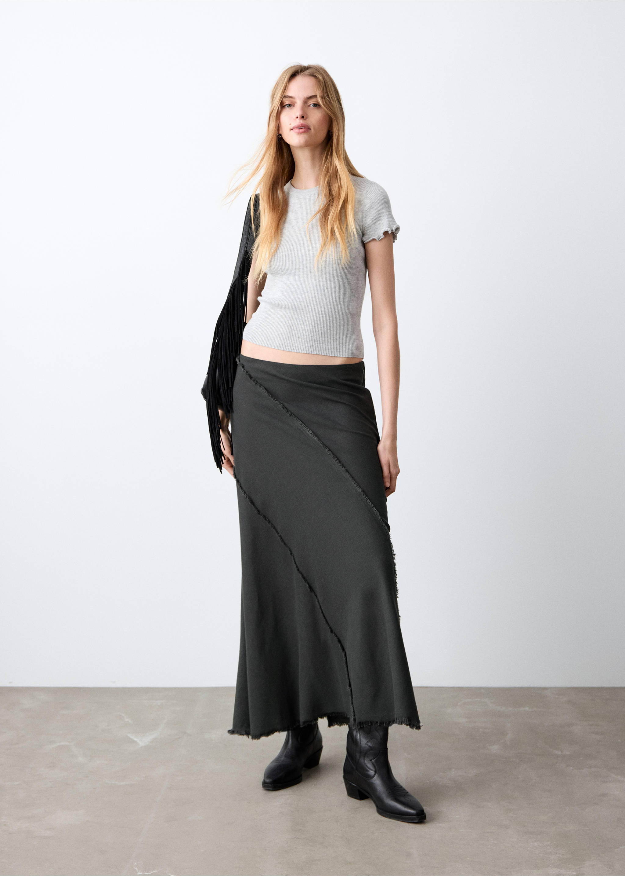 Длинная юбка с необработанными краями - Общий план, Угольно-серый. Ref: 27074050-00.