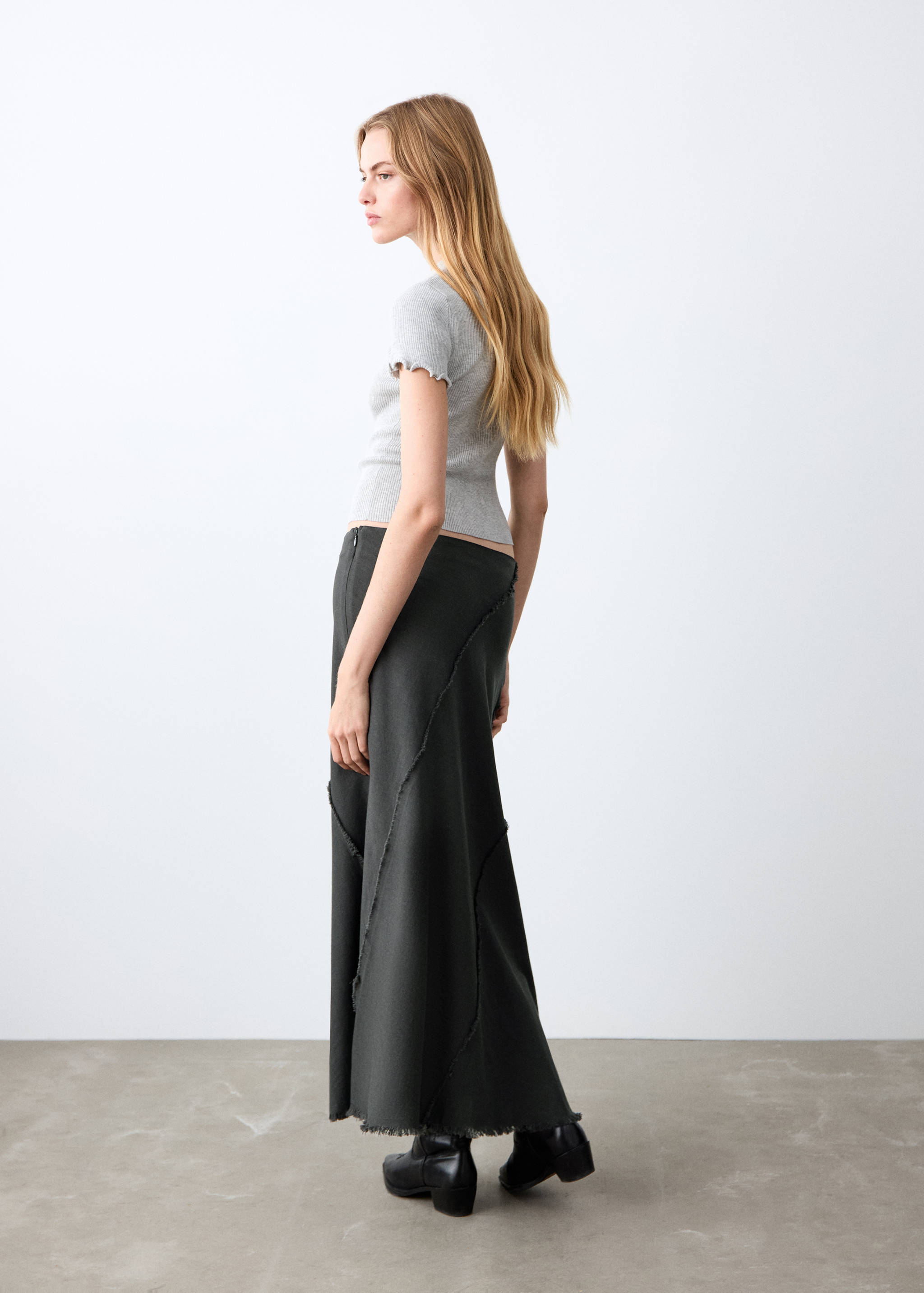 Длинная юбка с необработанными краями - Обратная сторона изделия