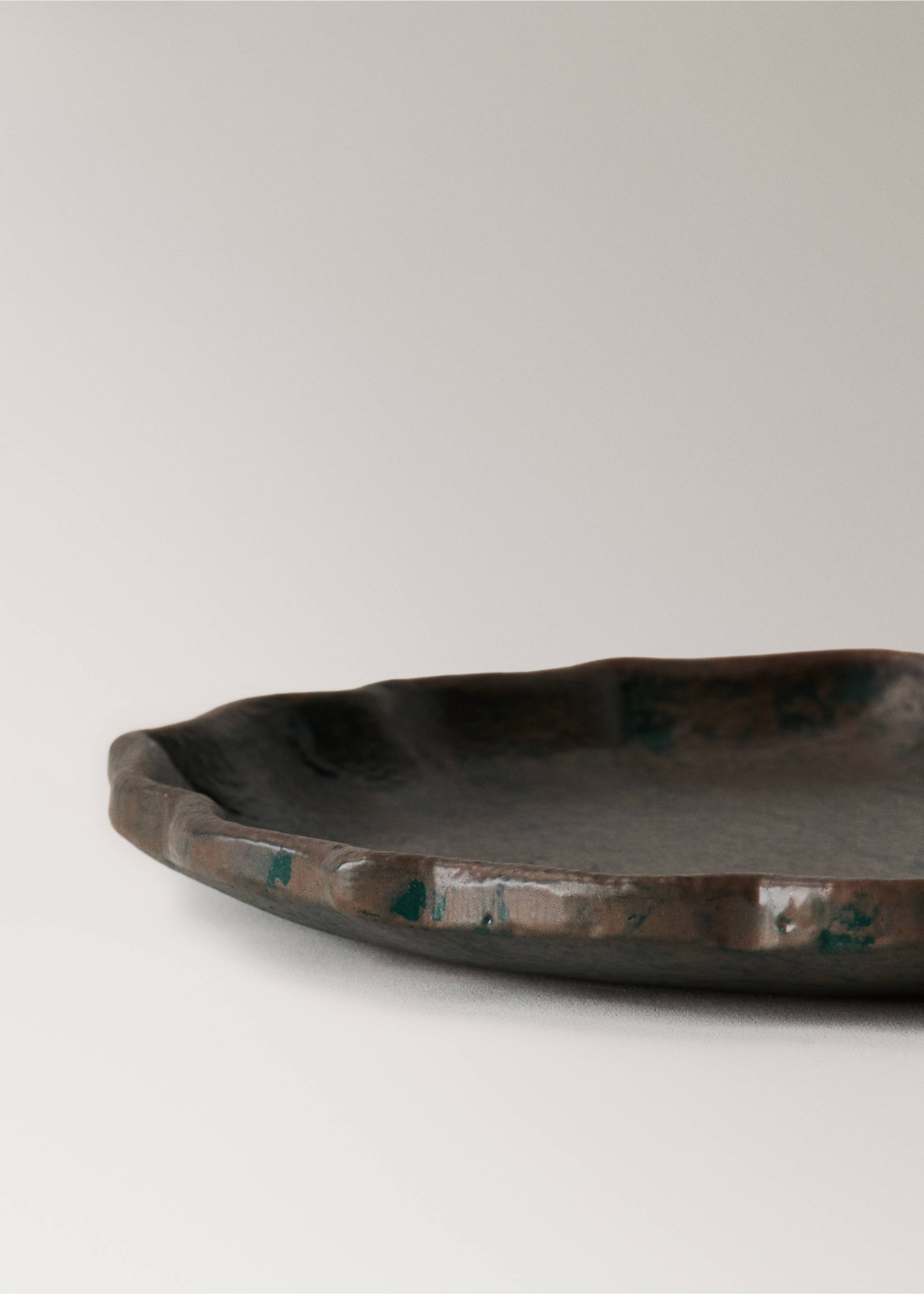 Relief edge appetiser plate - Details of the article 2, Dark Heather Grey. Ref: 27074053-00.
