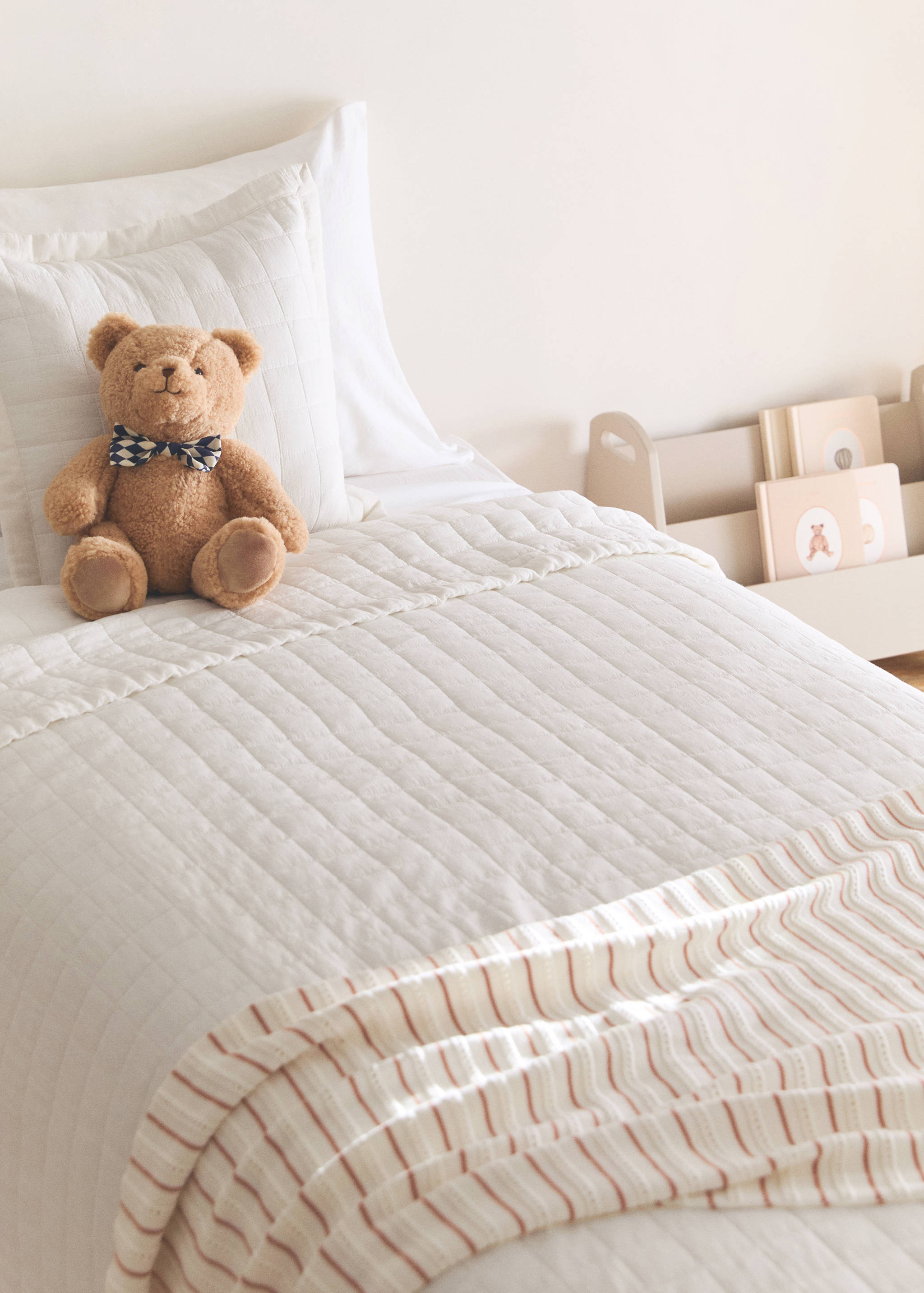 Pikowana kapa do łóżeczka w kratkę - Plan ogólny