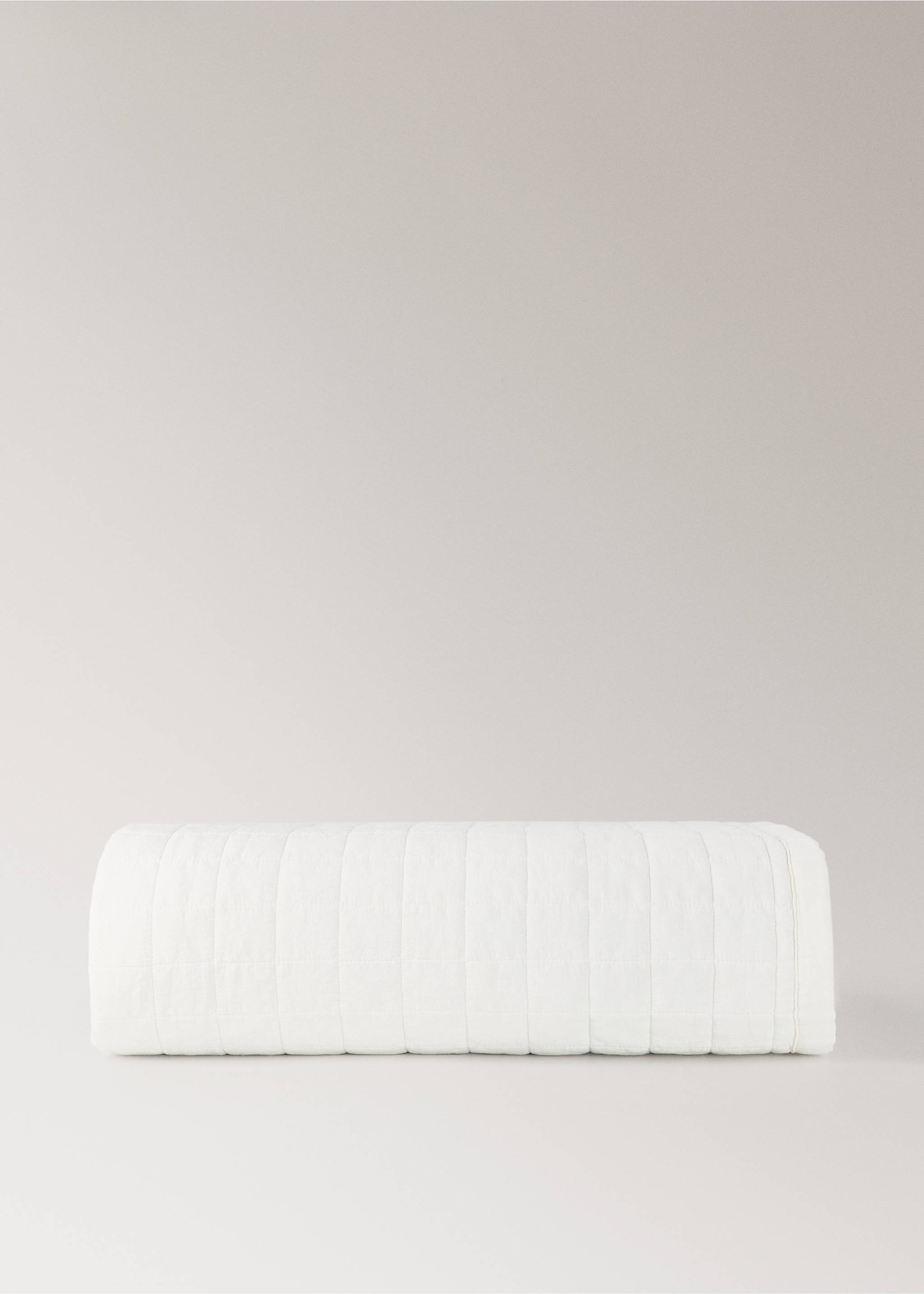 Quiltat spjälsängstäcke med rutmönster - Artikel utan modell, Benvit. Ref: 27074054-00.