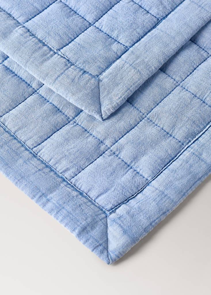 Gesteppte Babybettdecke mit Karosteppung — Blau