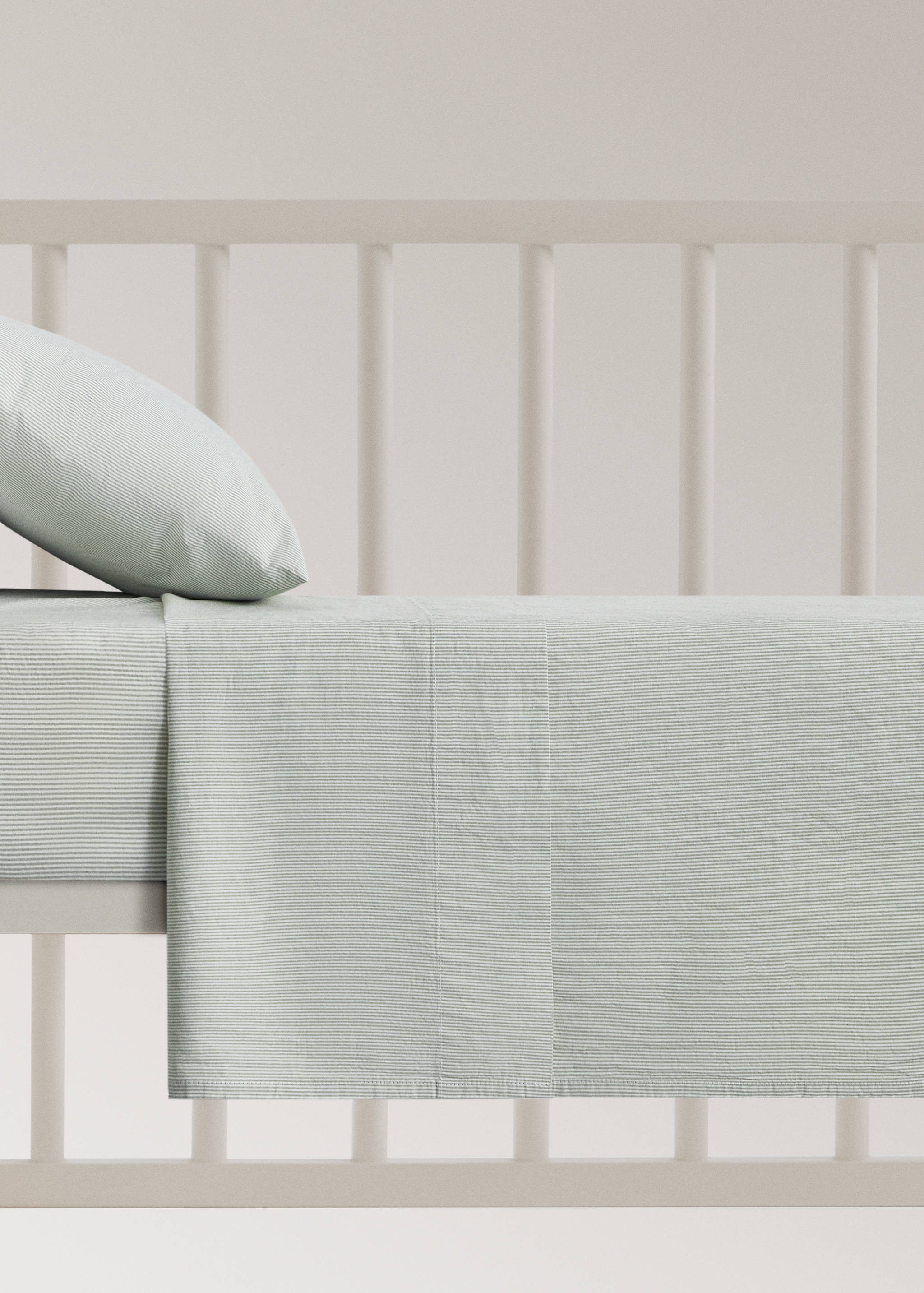Cot bed top sheet fine striped yarn-dyed cotton - Article without model