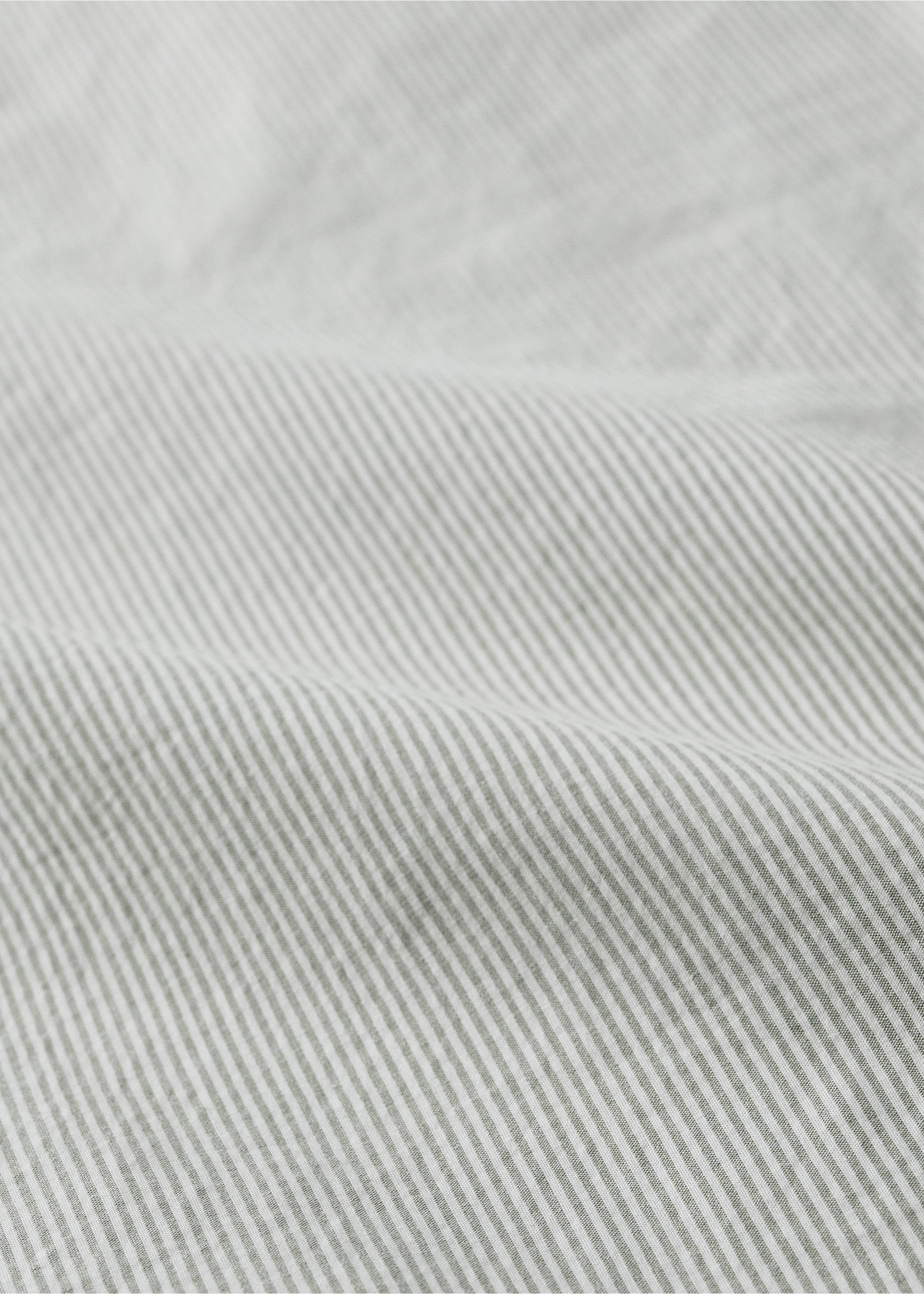 Cot bed top sheet fine striped yarn-dyed cotton - Details of the article 2, Pastel Green. Ref: 27074056-00.