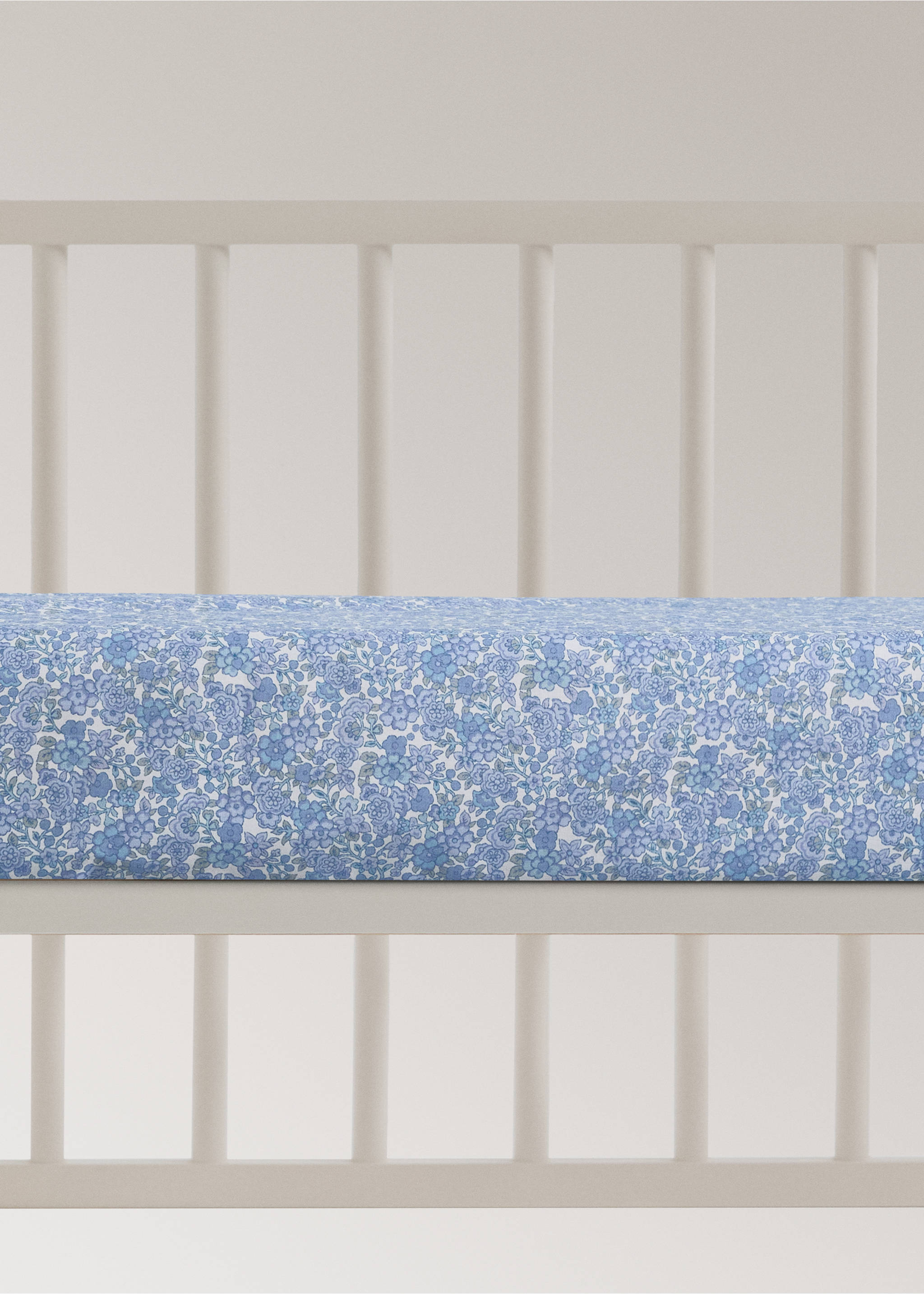 Долен чаршаф за детско креватче от перкал с цветя - Артикул без модел, Синьо. Ref: 27074059-00.