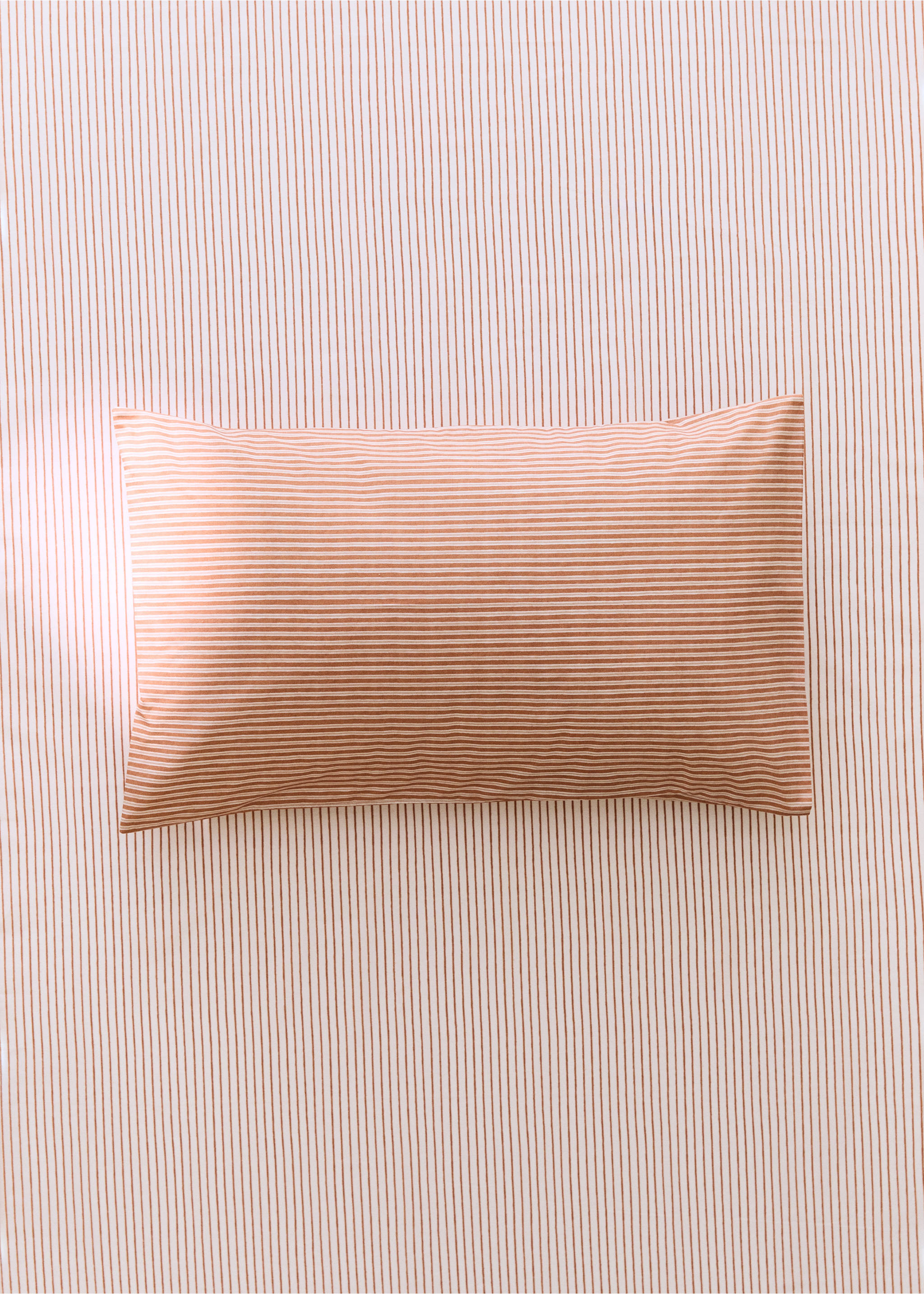 Cot bed pillowcase in cotton percale stripes - General plane, Russet. Ref: 27074060-00.