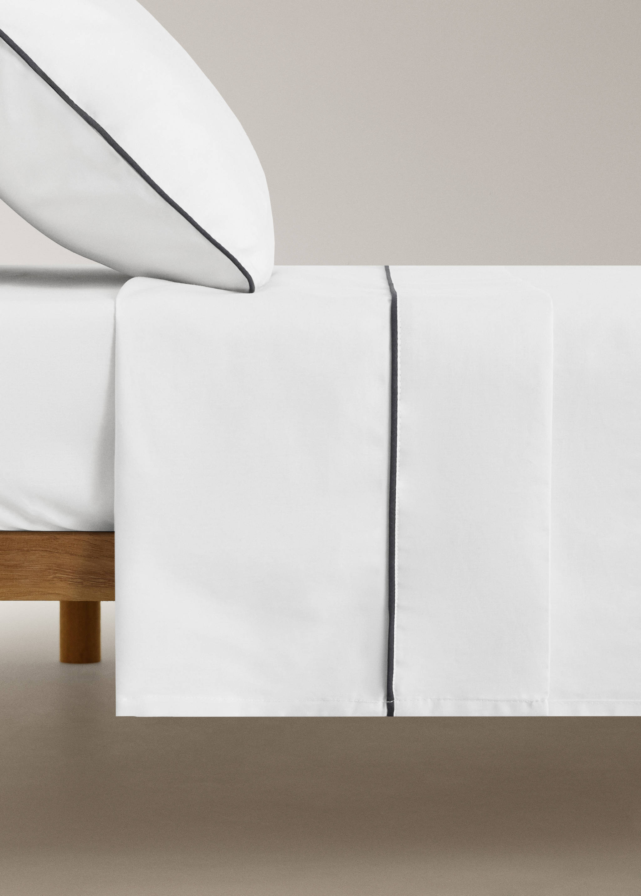 Cot bed top sheet in cotton percale with contrasting piping - Article without model