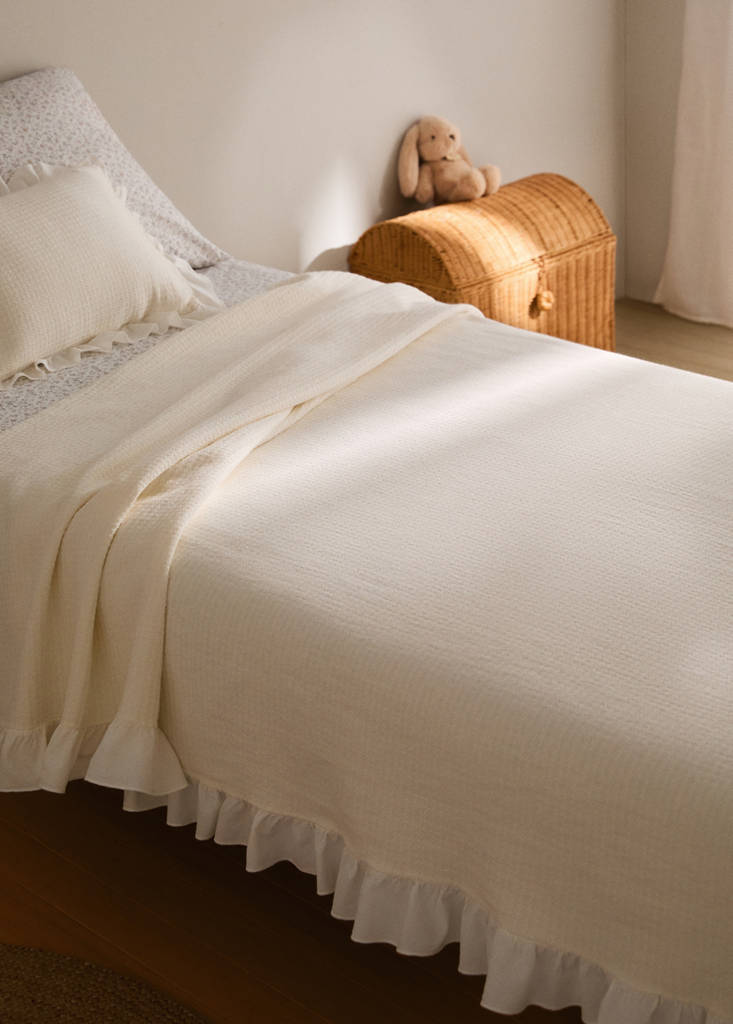 Jacquard-Baumwoll-Kinderbettdecke mit Volant für ein 90 cm Bett — Cremeweiß