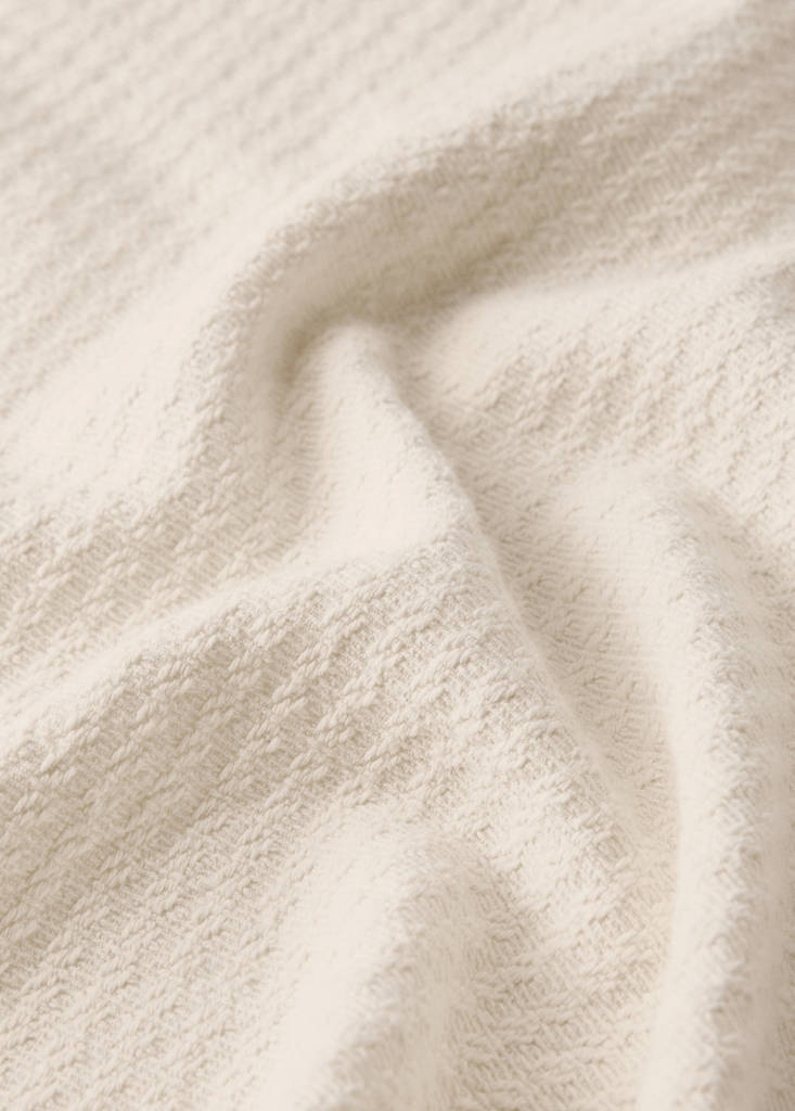 Jacquard-Baumwoll-Kinderbettdecke mit Volant für ein 90 cm Bett — Cremeweiß