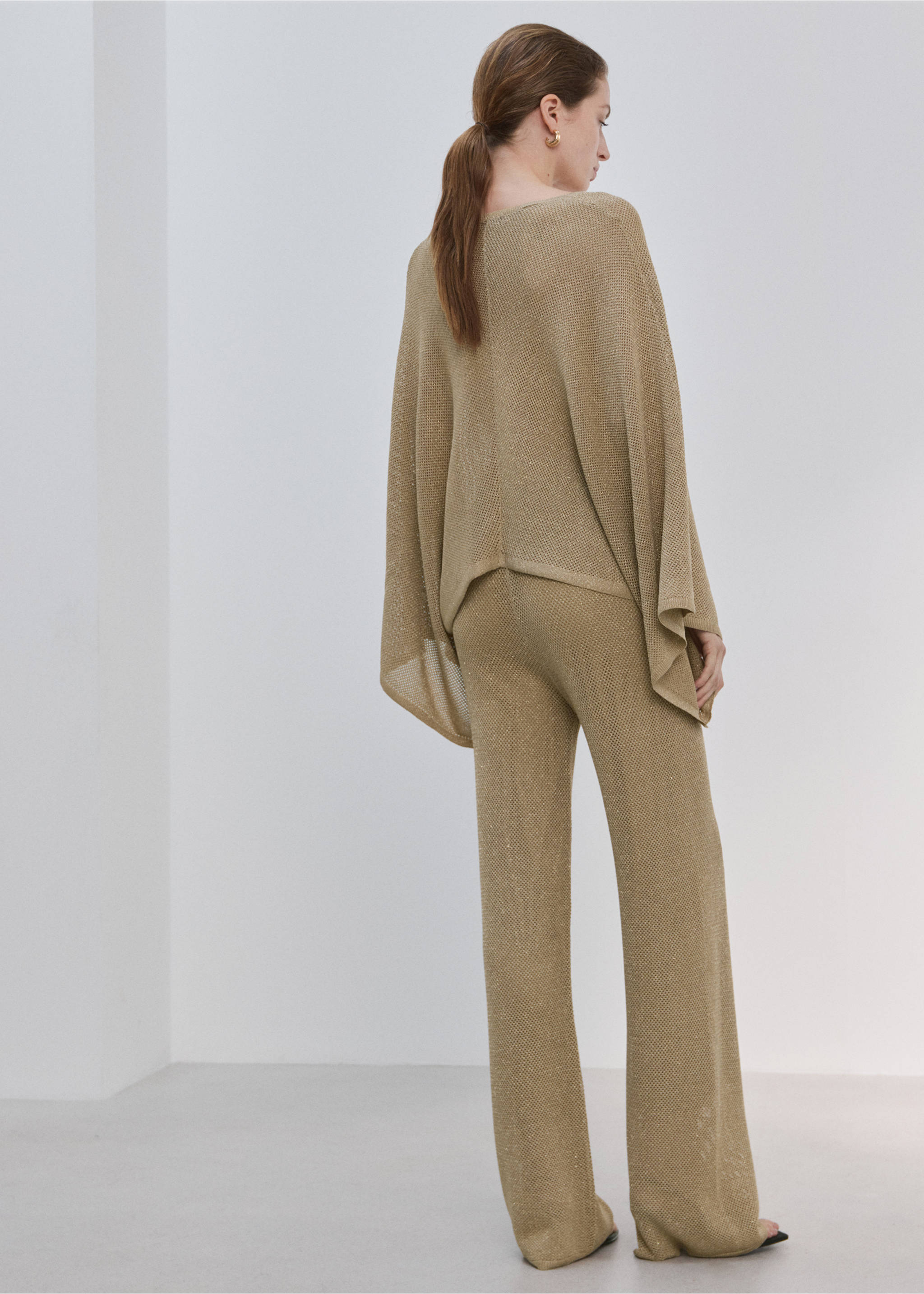 Knit trousers with mid-rise - Reverse of the article, Gold. Ref: 27074074-00.