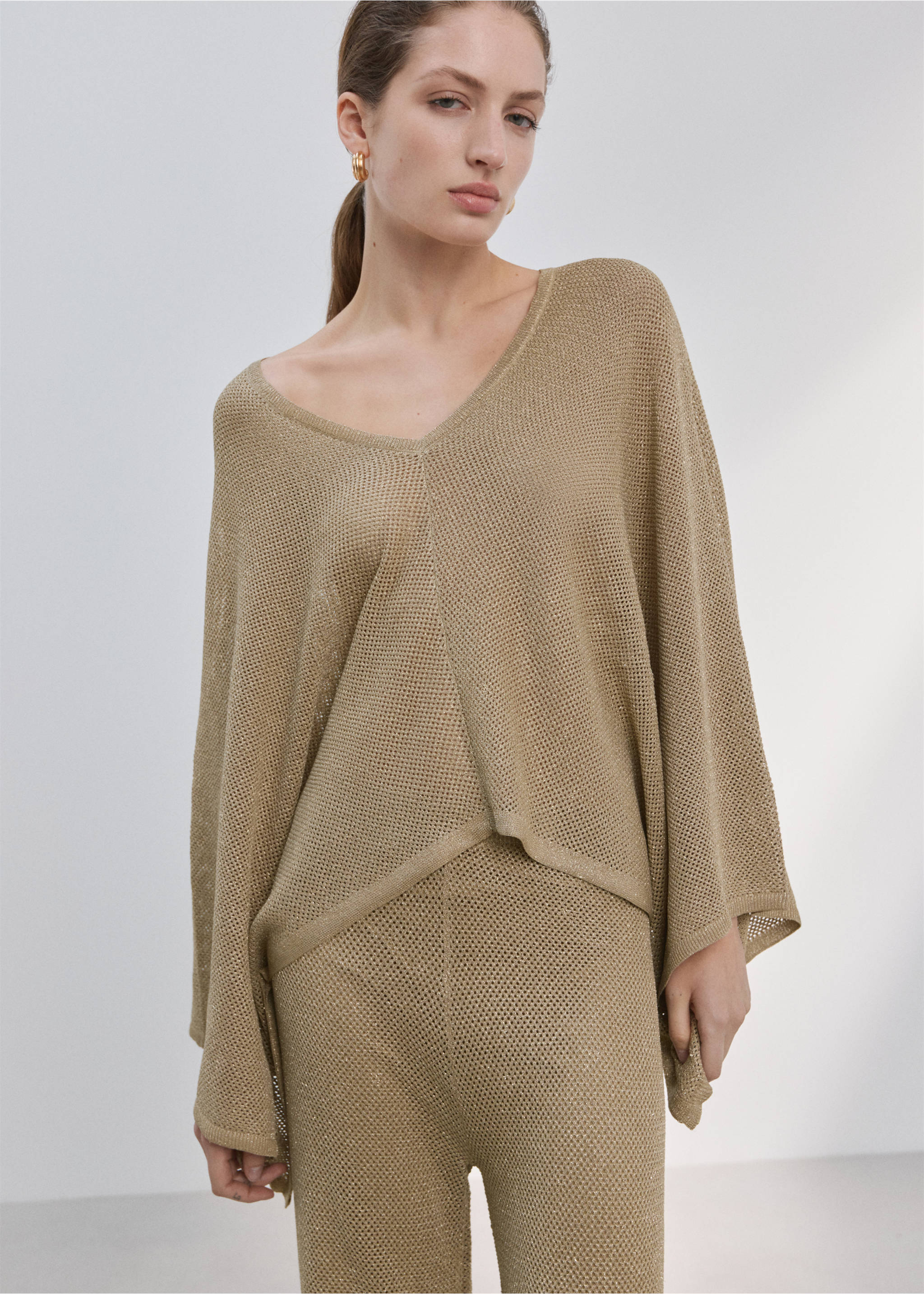 Knit trousers with mid-rise - Details of the article 1, Gold. Ref: 27074074-00.