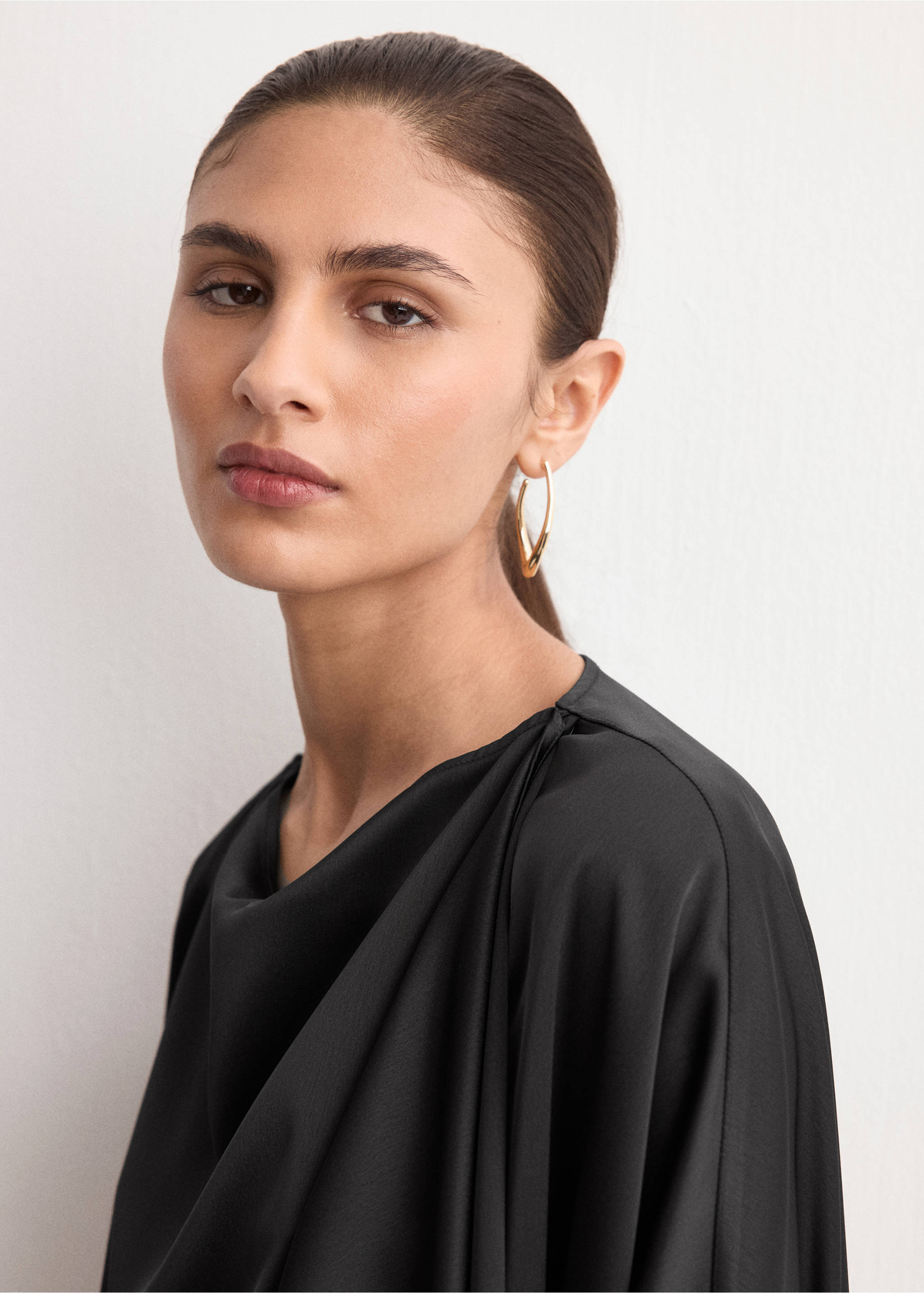 بلوزة ساتان إيفازيه - تفاصيل المنتج 1, أسود. Ref: 27074075-00.