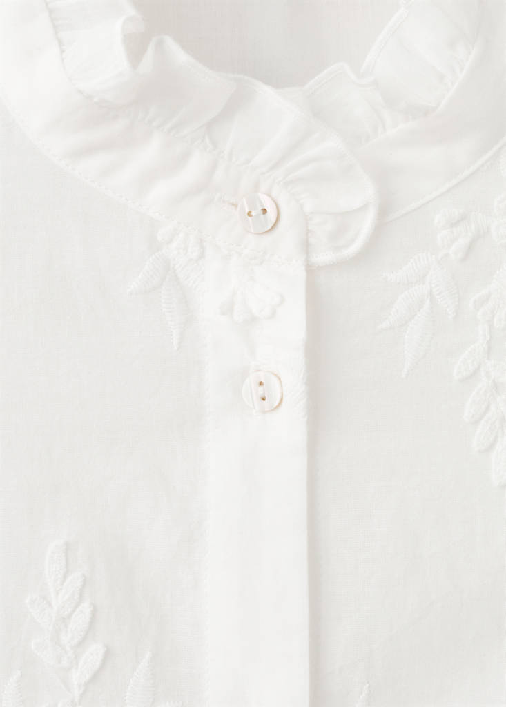 Floral embroidery blouse — Off White