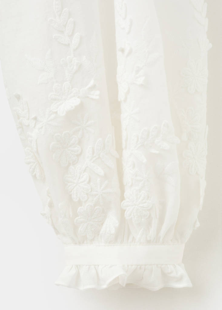 Floral embroidery blouse — Off White