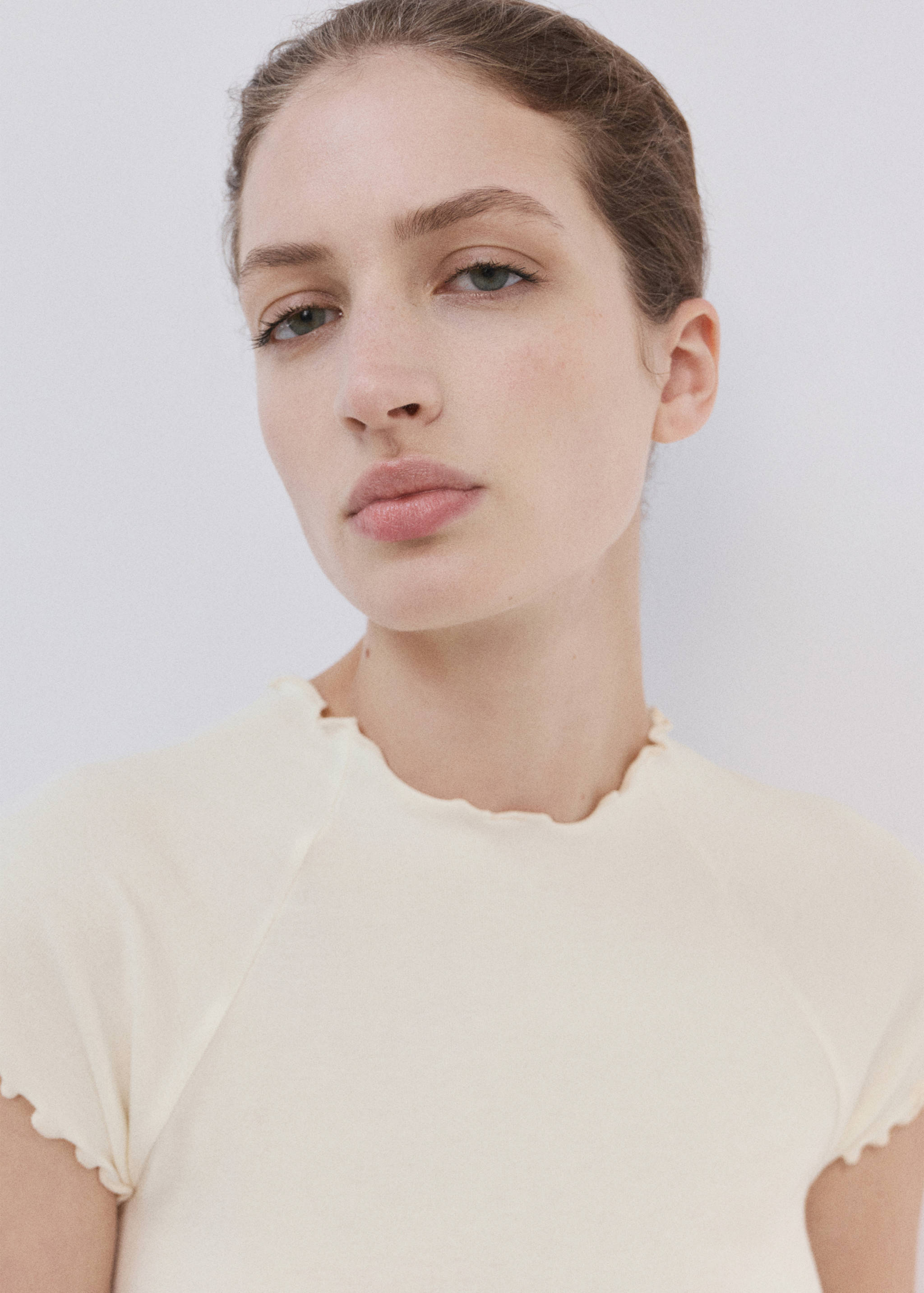 Contrasting T-shirt - Details of the article 2