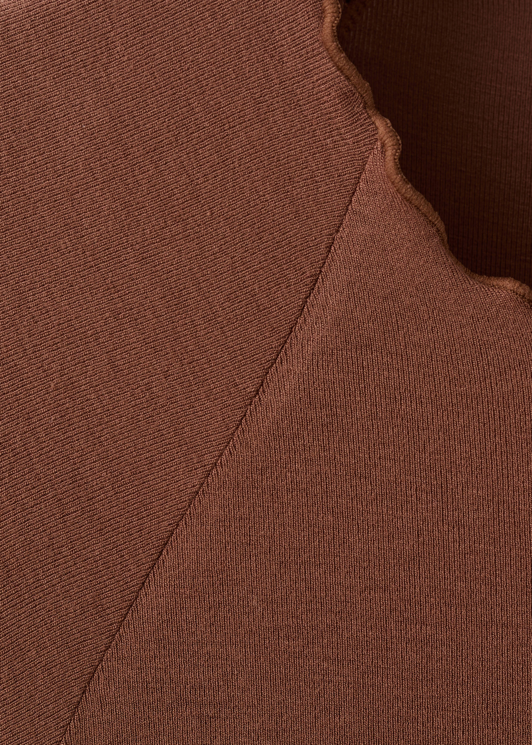 Contrasting T-shirt - Details of the article 8