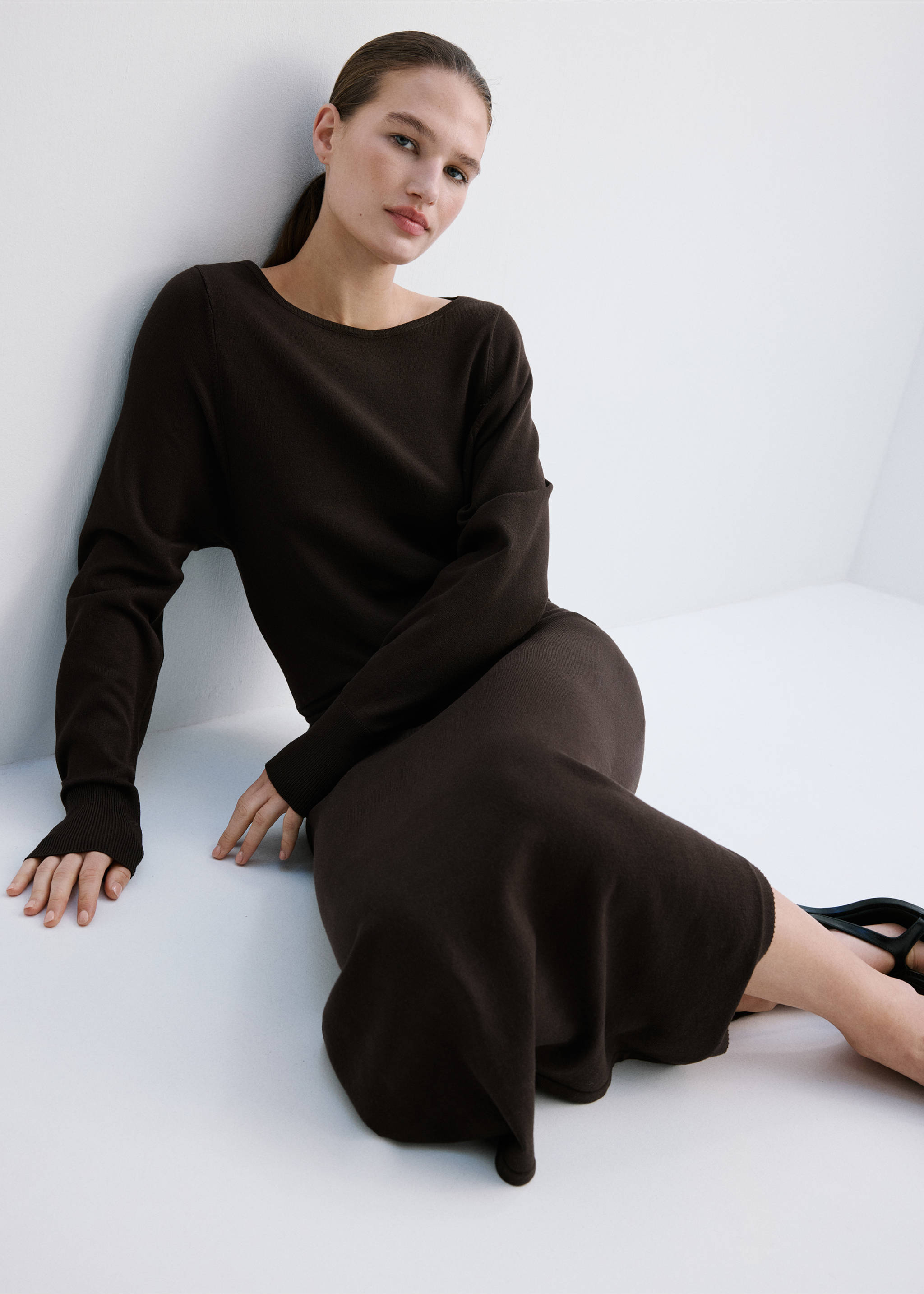 Fine-knit flared dress - Details of the article 1, Chocolate. Ref: 27074083-01.