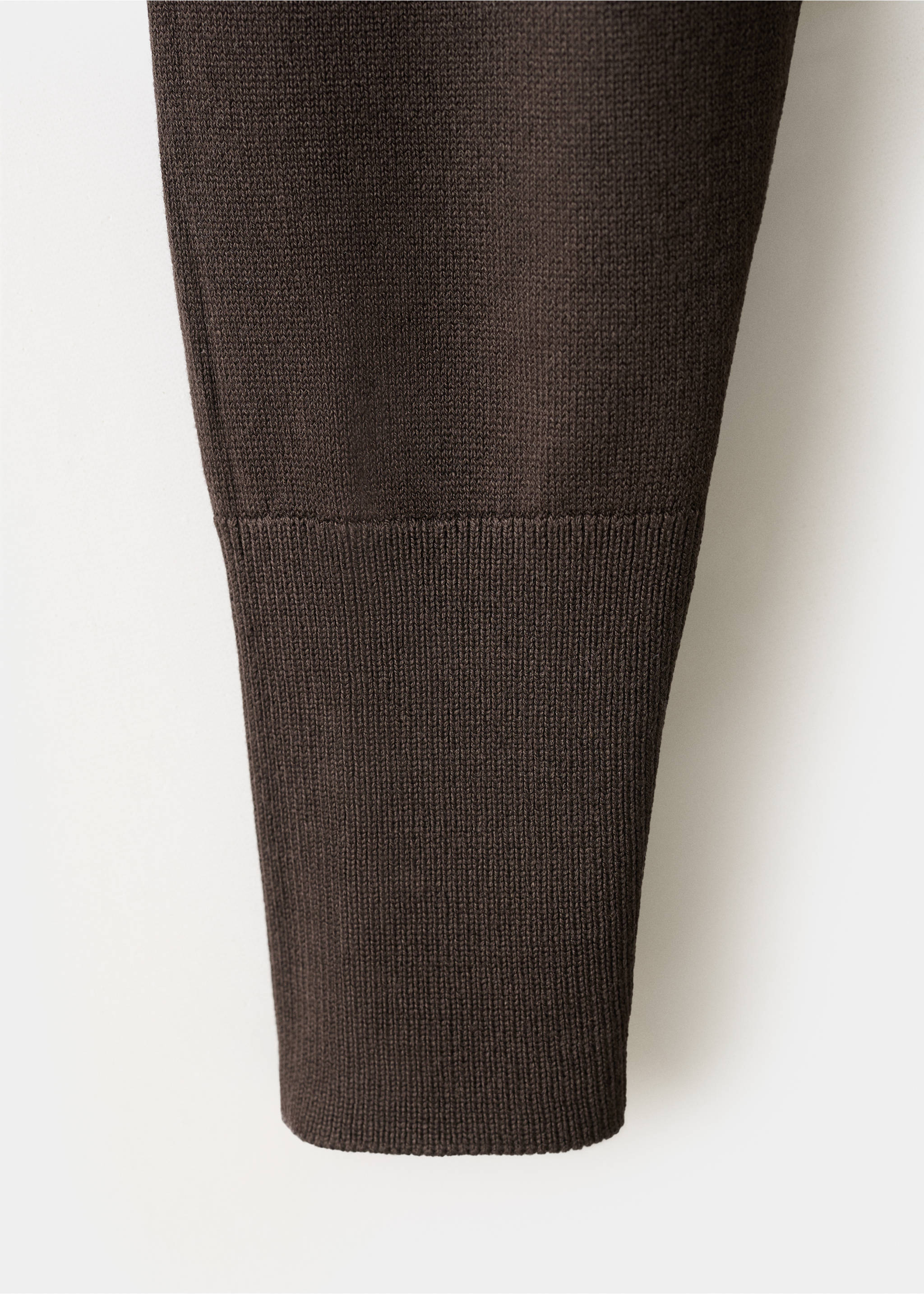 Fine-knit flared dress - Details of the article 8, Chocolate. Ref: 27074083-01.
