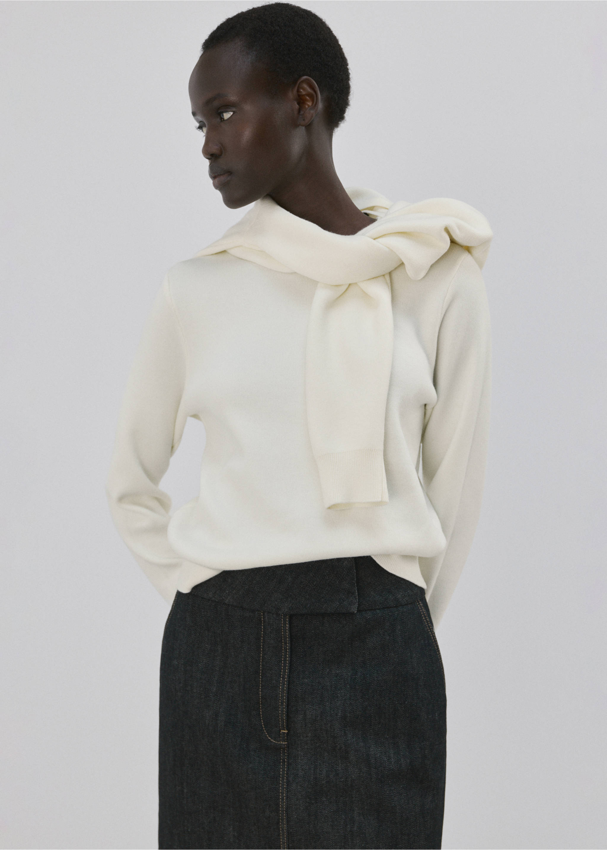 Buttoned cuffs sweater - Medium plane, Ecru. Ref: 27074084-00.