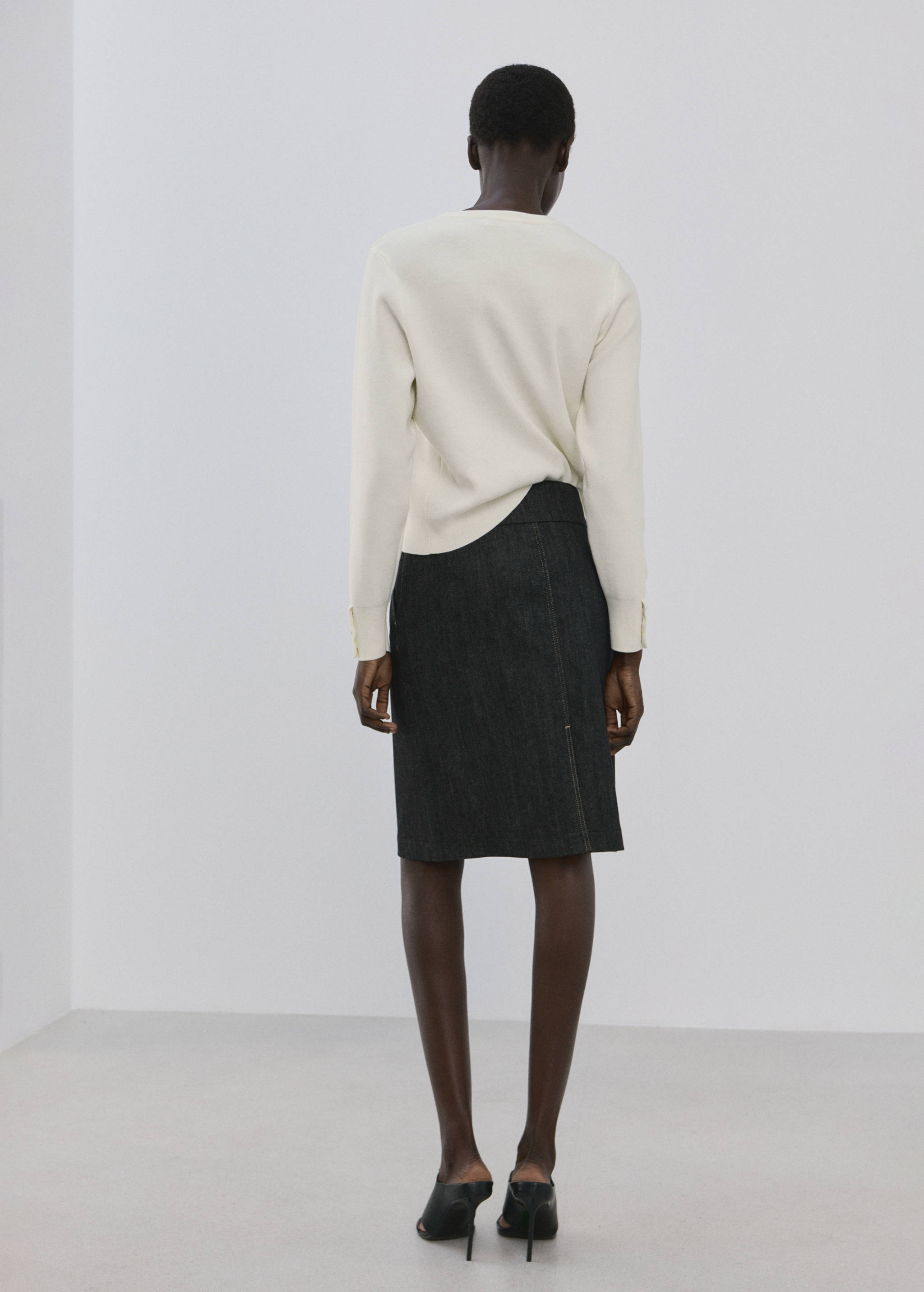 Kolu düğmeli kazak - Ürünün arkası