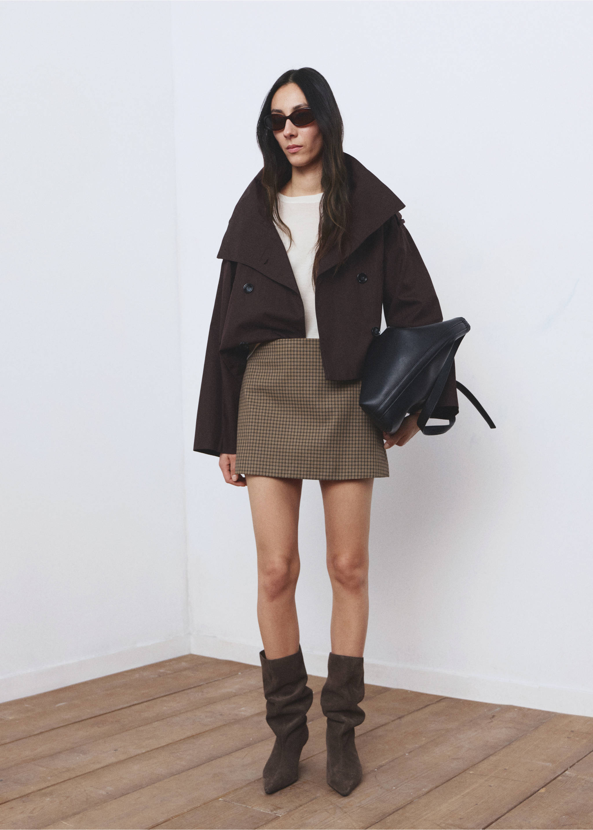 Falda corta pata de gallo - Plano general, Marrón. Ref: 27074087-00.