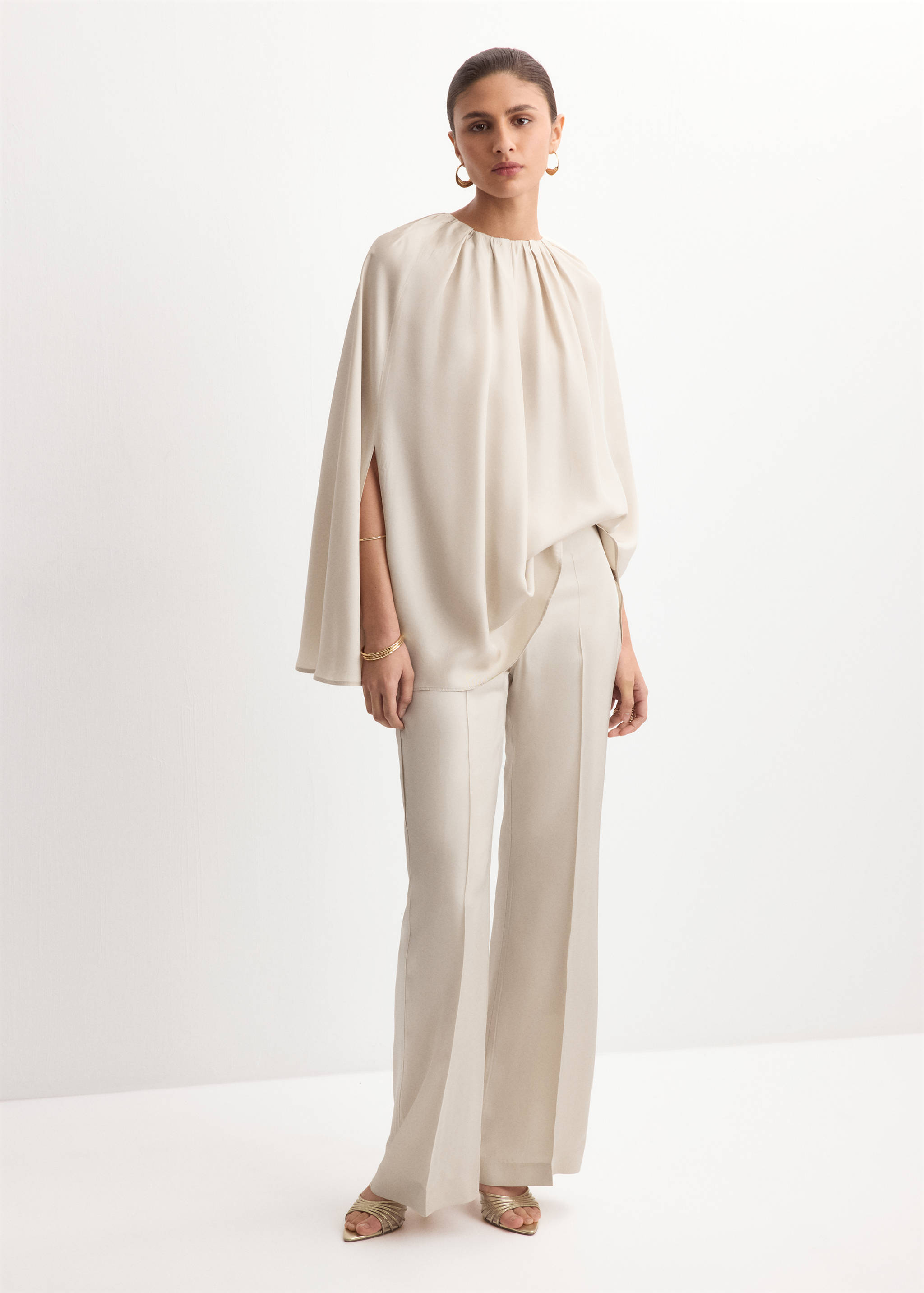 Blouse with slits and ruched neckline - General plane