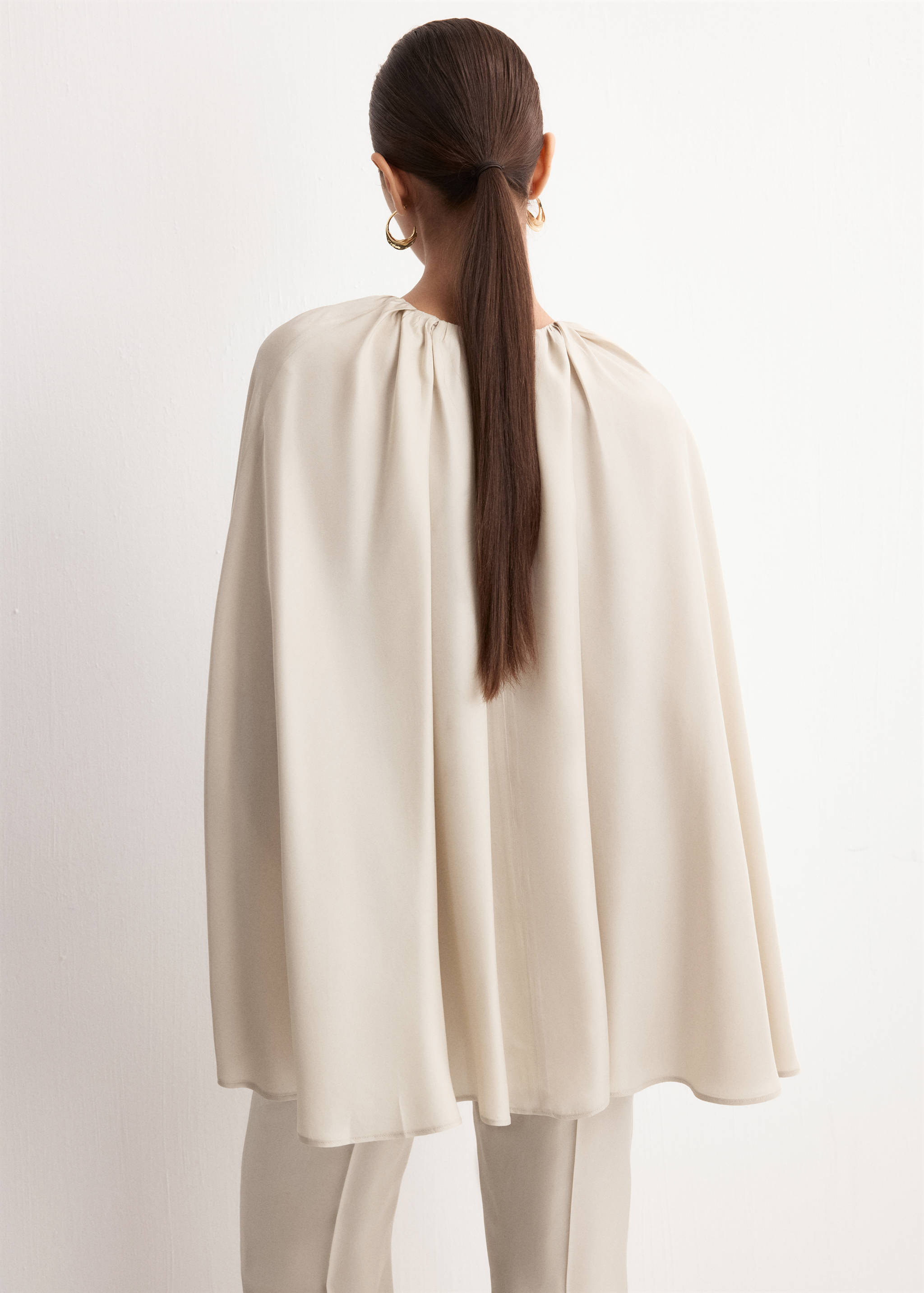 Blouse with slits and ruched neckline - Reverse of the article