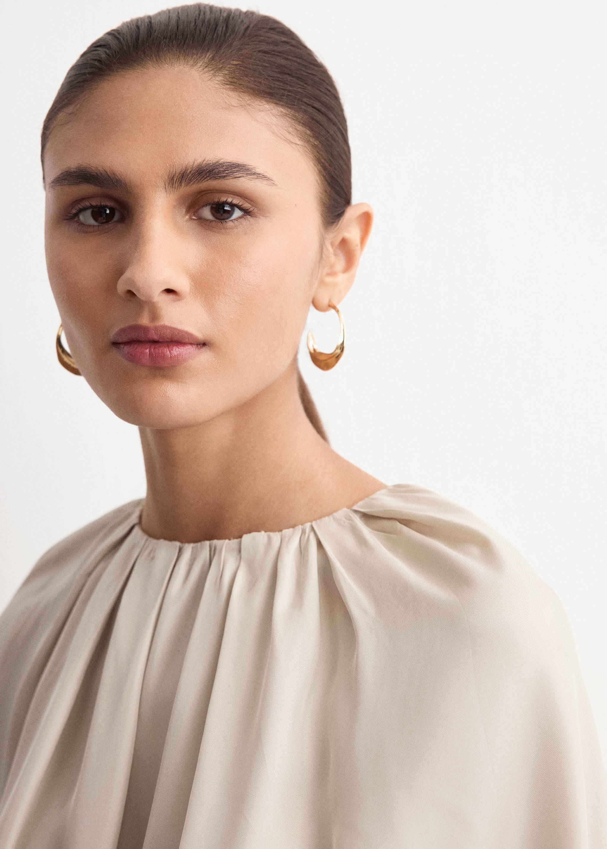 Blouse with slits and ruched neckline - Details of the article 1