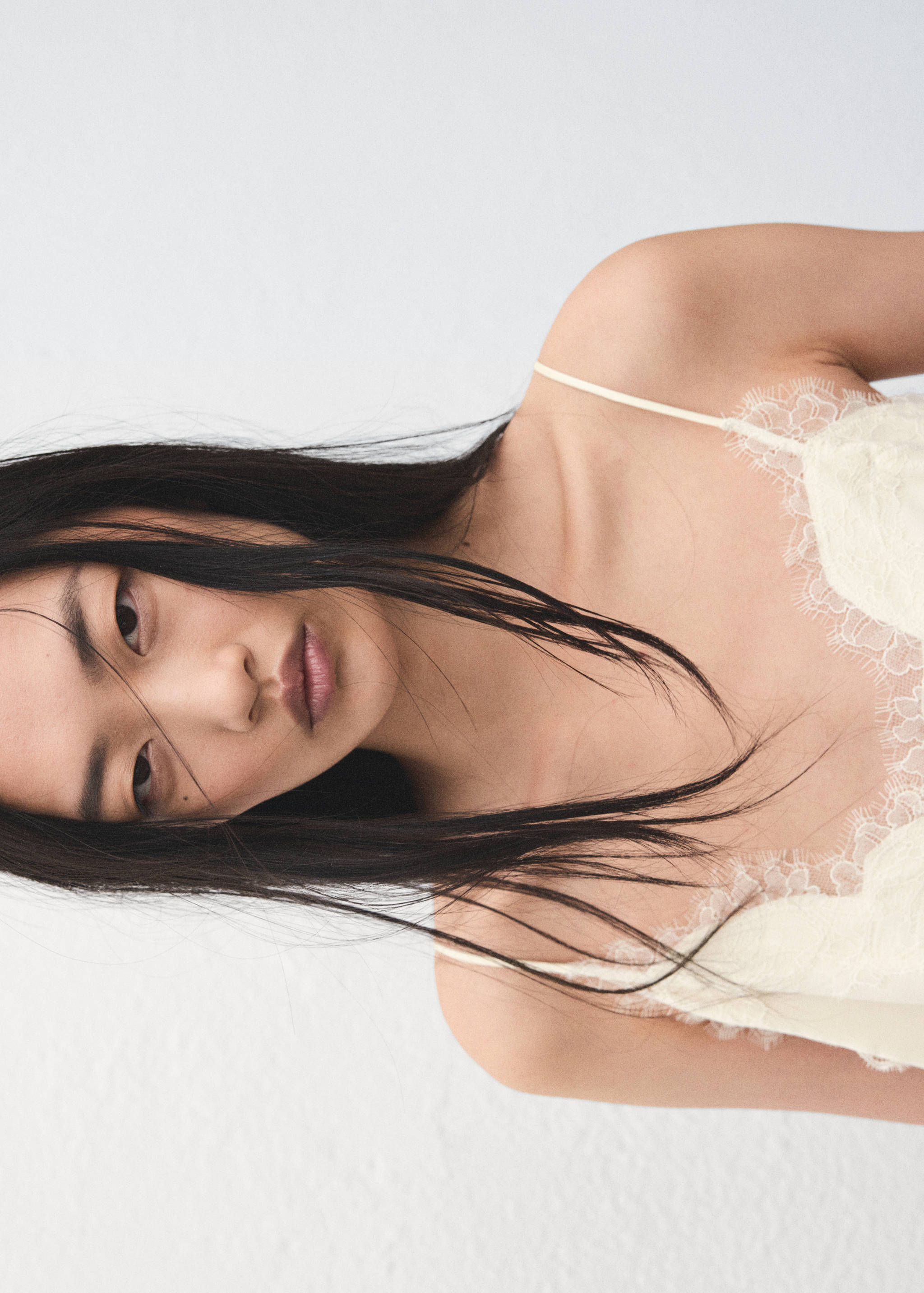 Top lingerie dentelle asymétrique - Détail de l'article 1