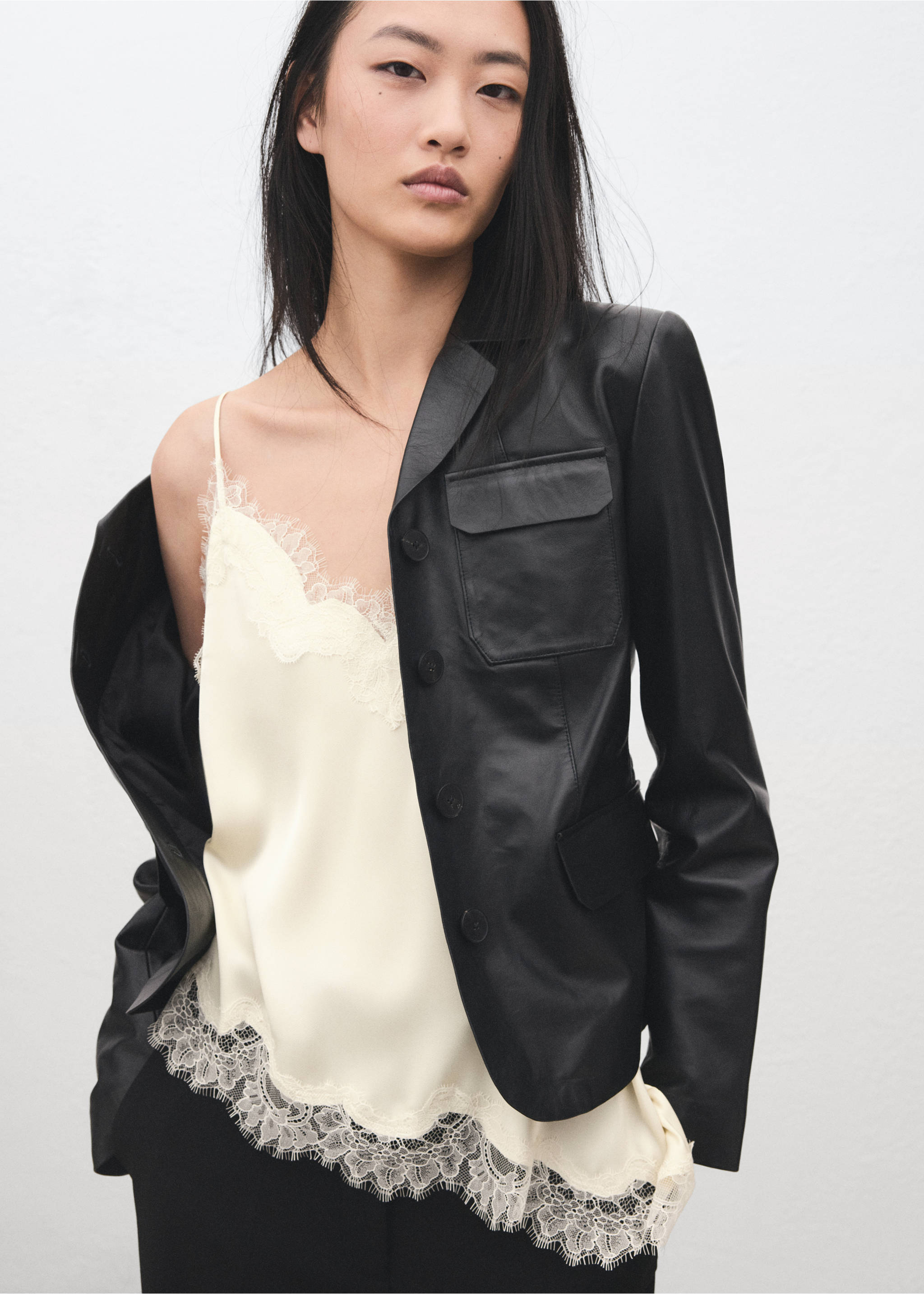 Asymmetric lace camisole top - Details of the article 2, Ecru. Ref: 27074089-00.