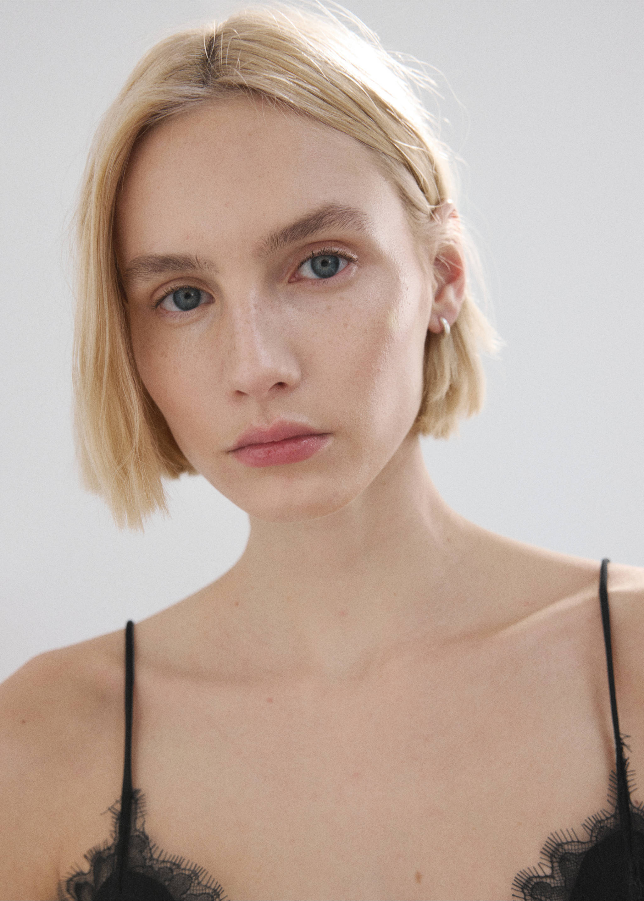 Asymmetric lace camisole top - Details of the article 1, Black. Ref: 27074089-01.