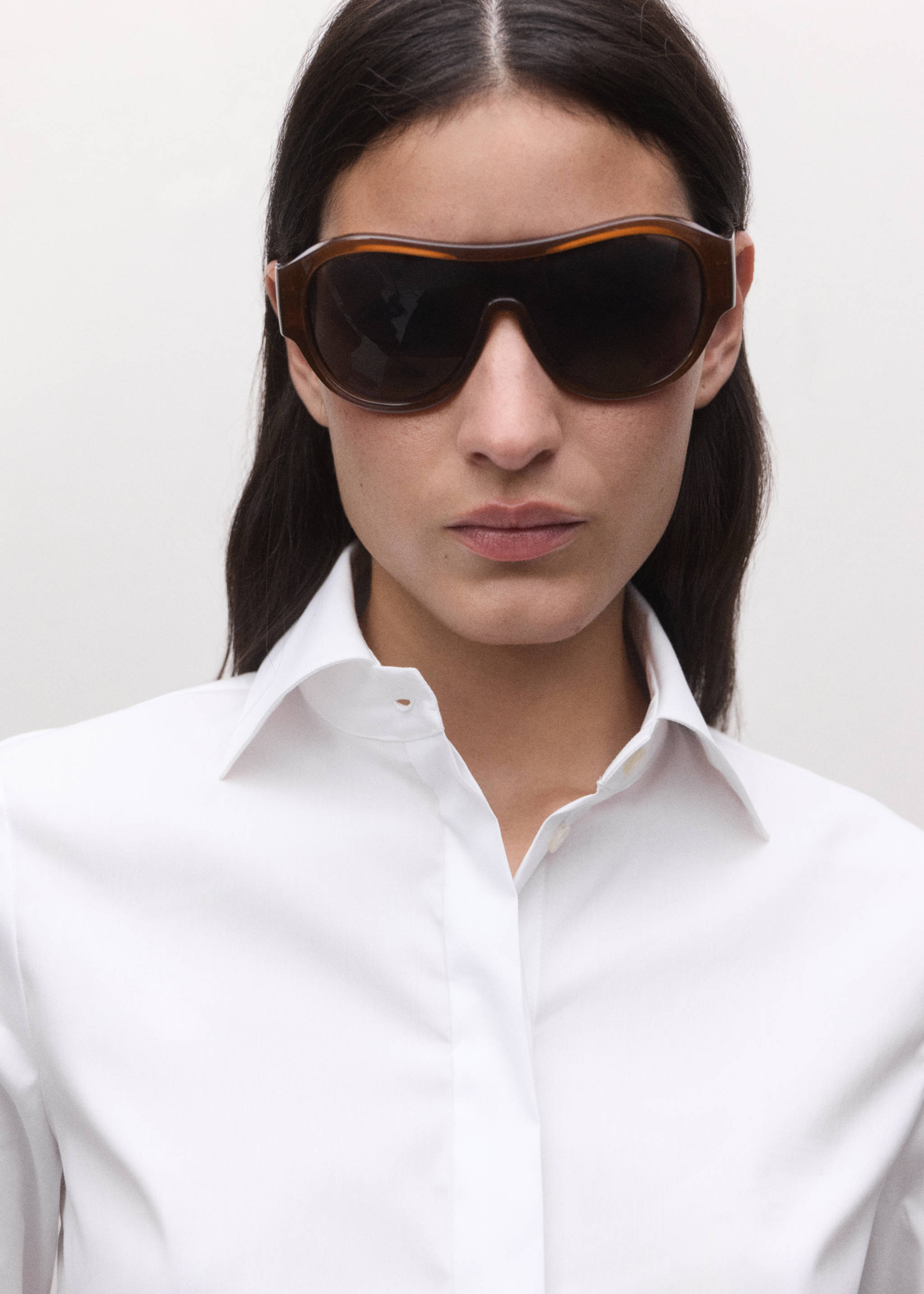 Fitted shirt with hidden closure - Details of the article 1, White. Ref: 27074100-00.