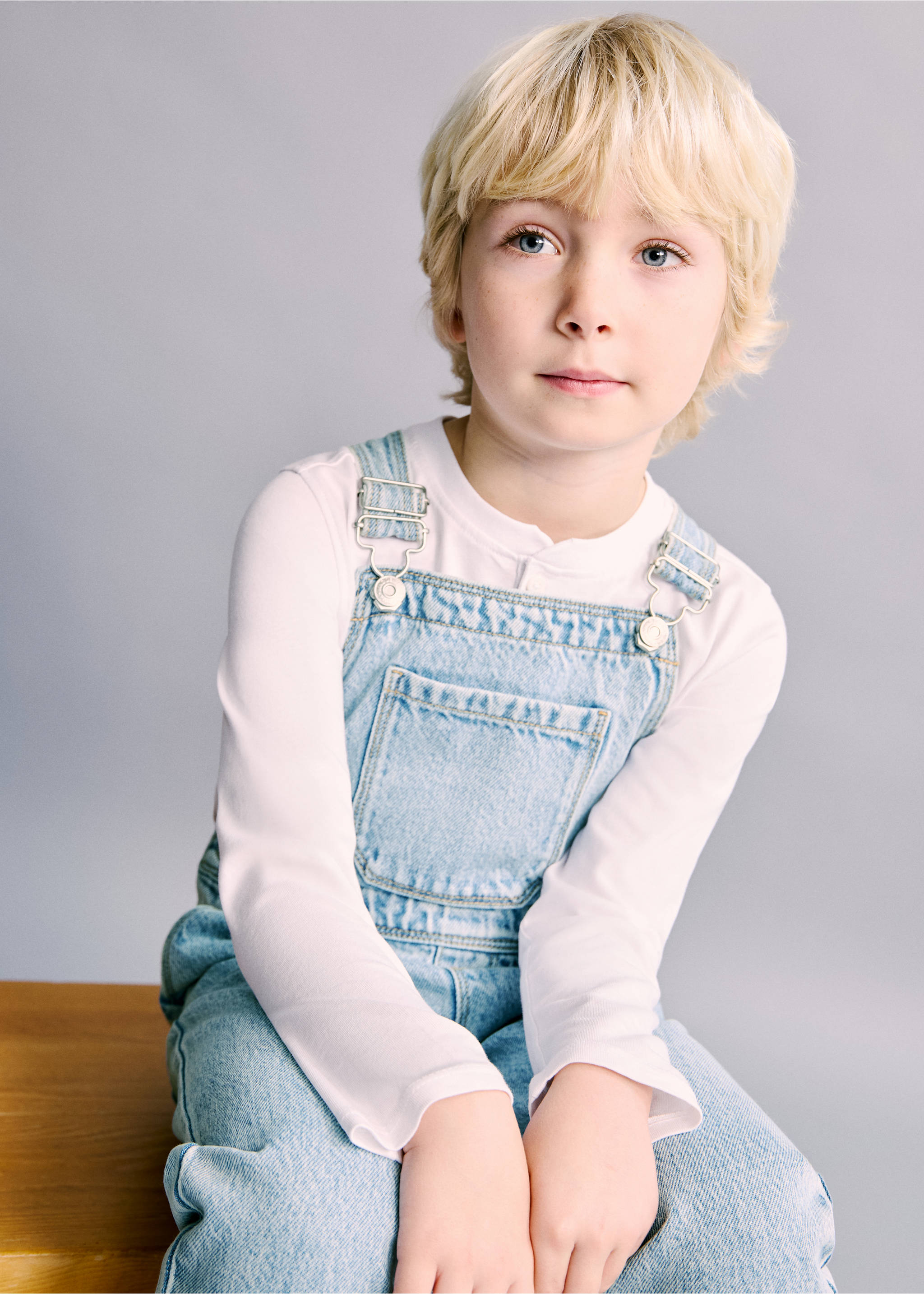 Довгий джинсовий комбінезон - Середній план, Світло-блакитний. Ref: 27074403-00.