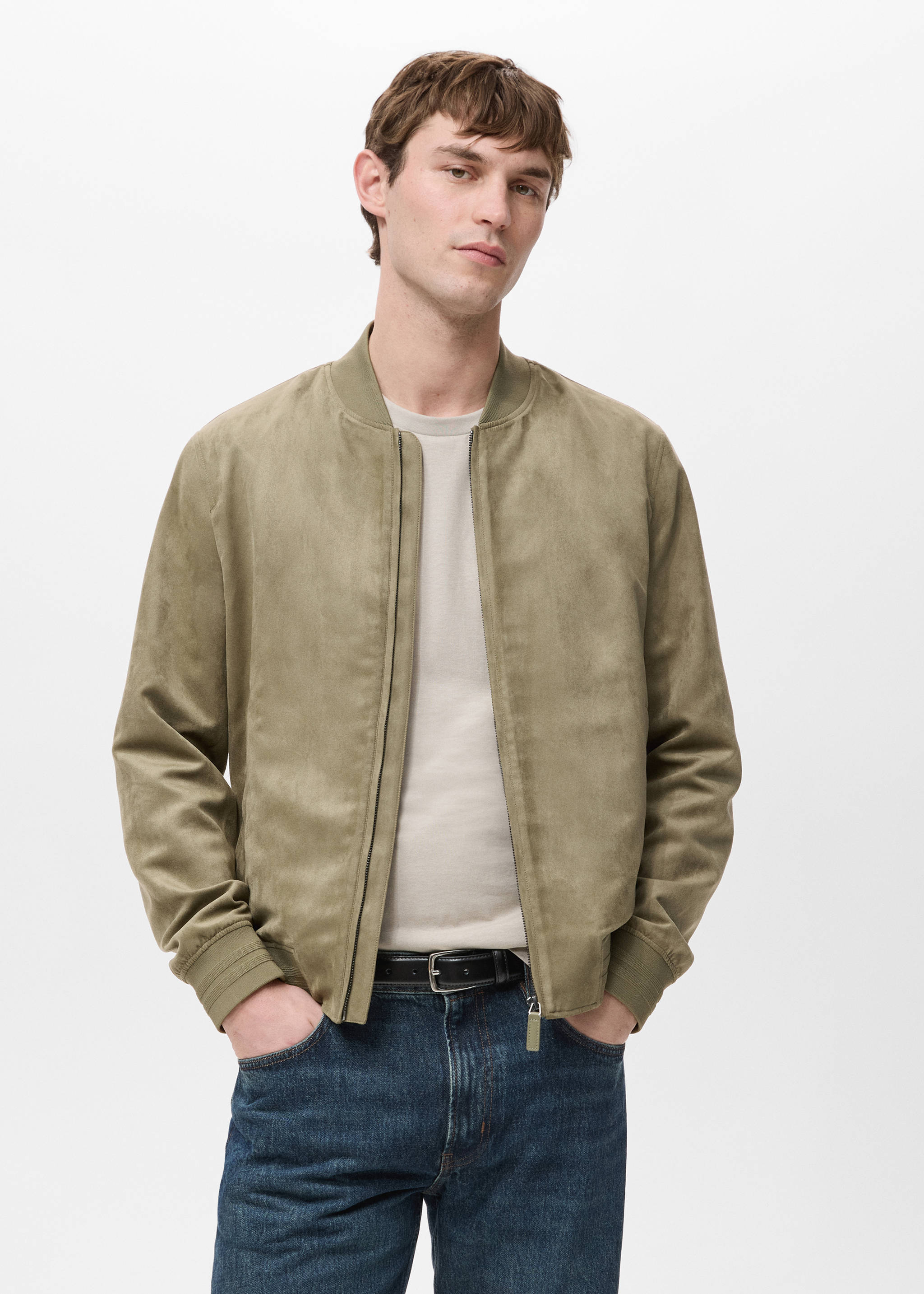 Куртка бомбер из искусственной замши - Средний план