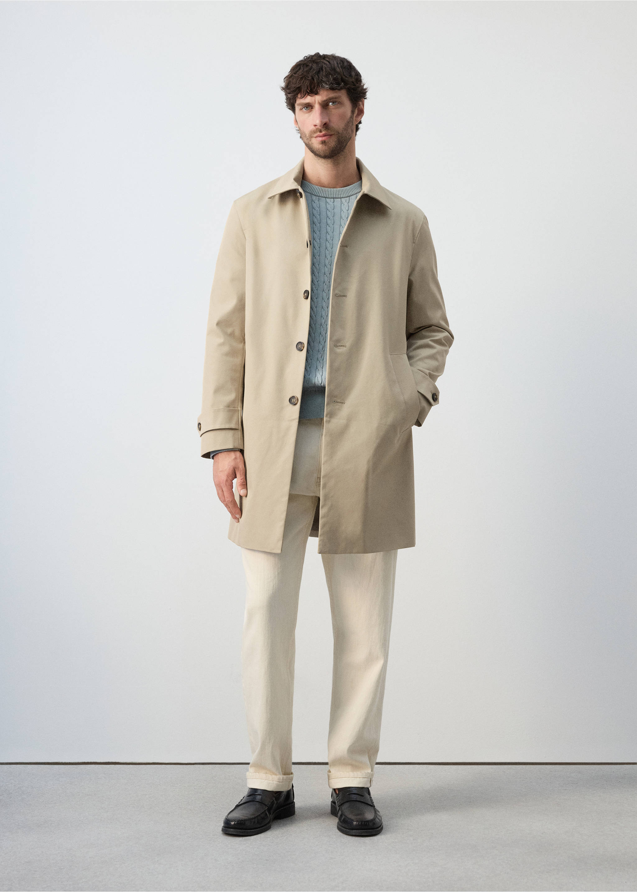 Water-repellent gabardine with pockets - General plane, Beige. Ref: 27074405-01.