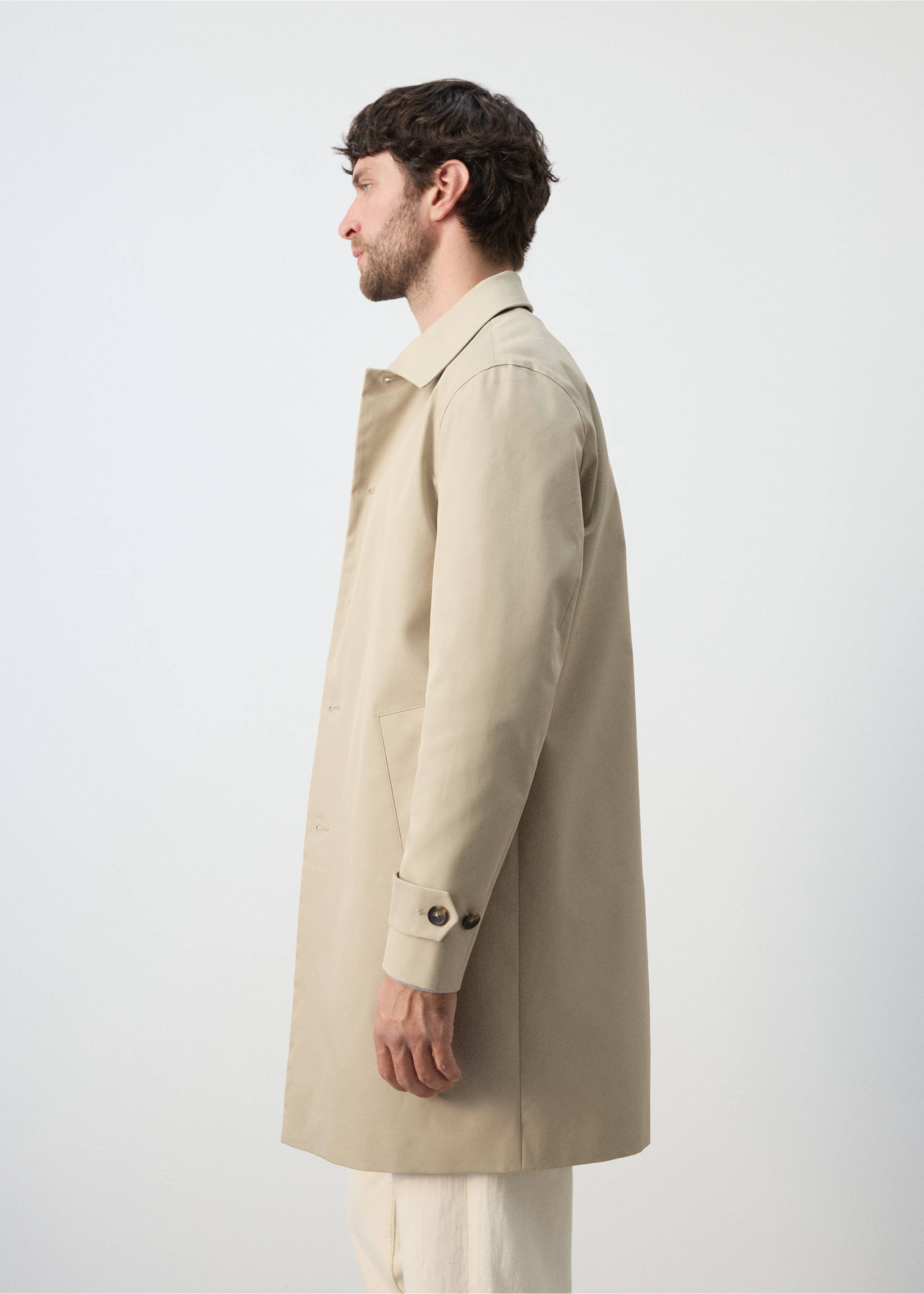 Water-repellent gabardine with pockets - Details of the article 2, Beige. Ref: 27074405-01.