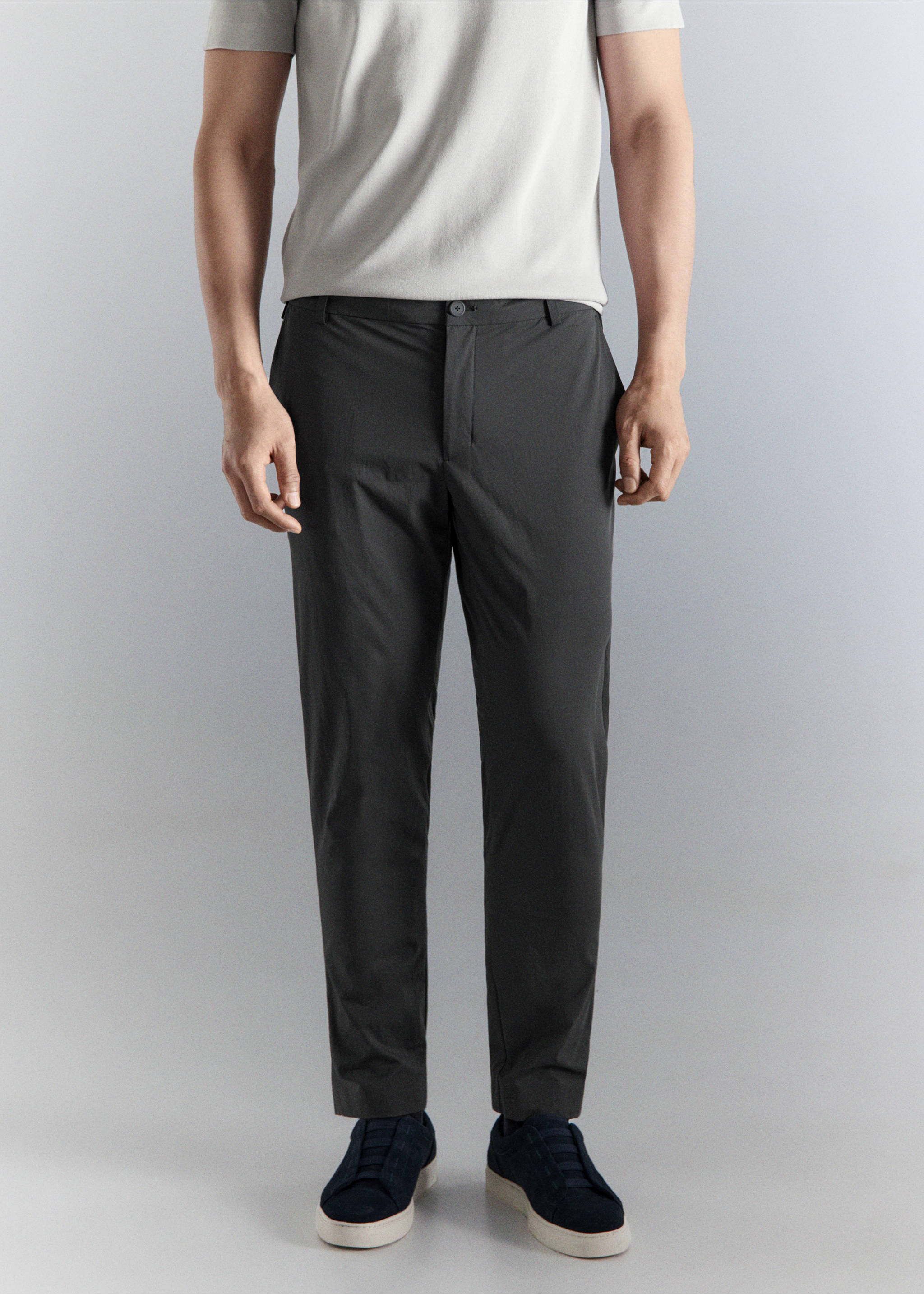 Pantalón slim fit water-repellent - Plano medio, Gris oscuro vigoré. Ref: 27074407-00.