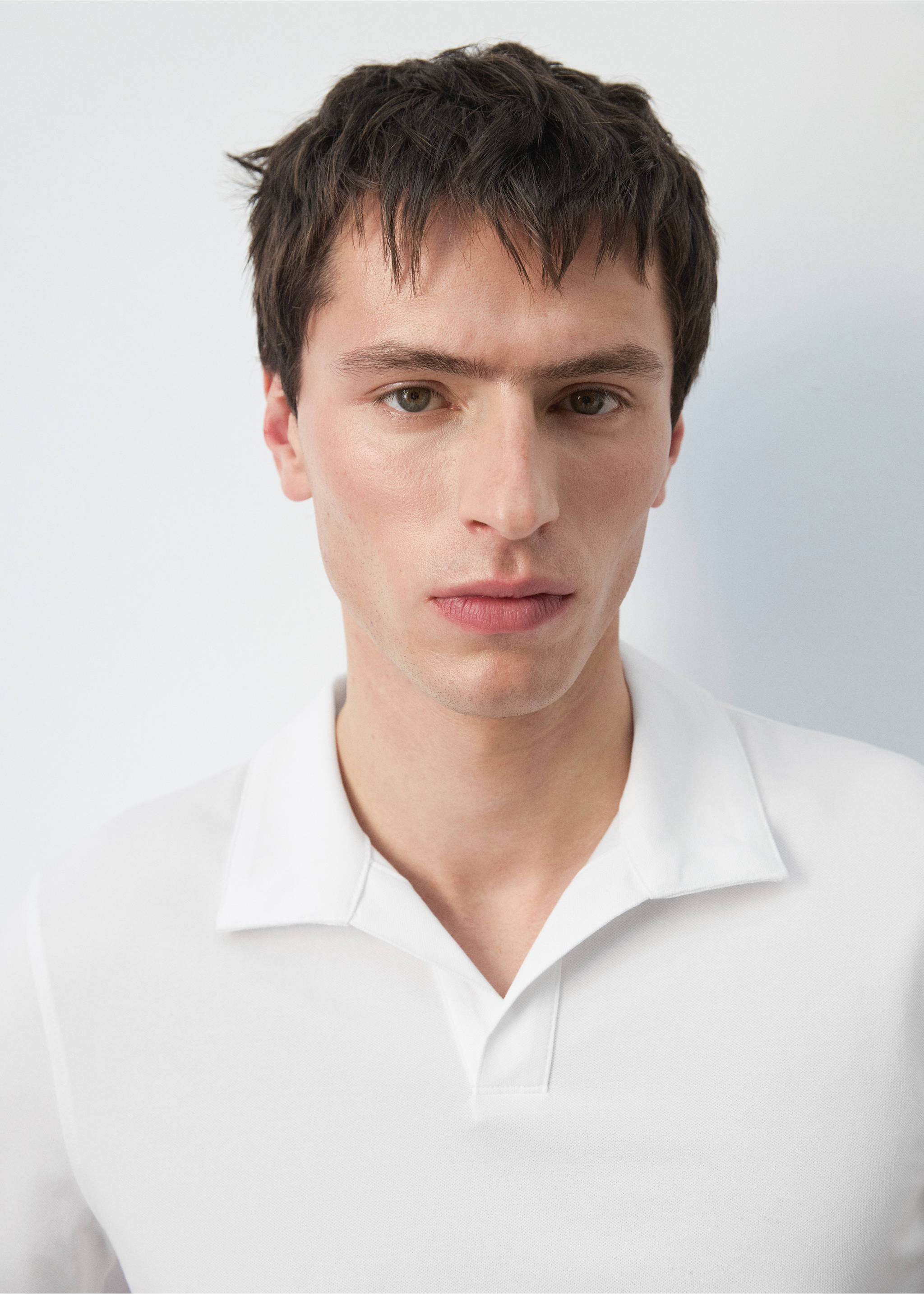 بولو بيكيه بقصة ضيقة - تفاصيل المنتج 1, أبيض. Ref: 27074430-00.