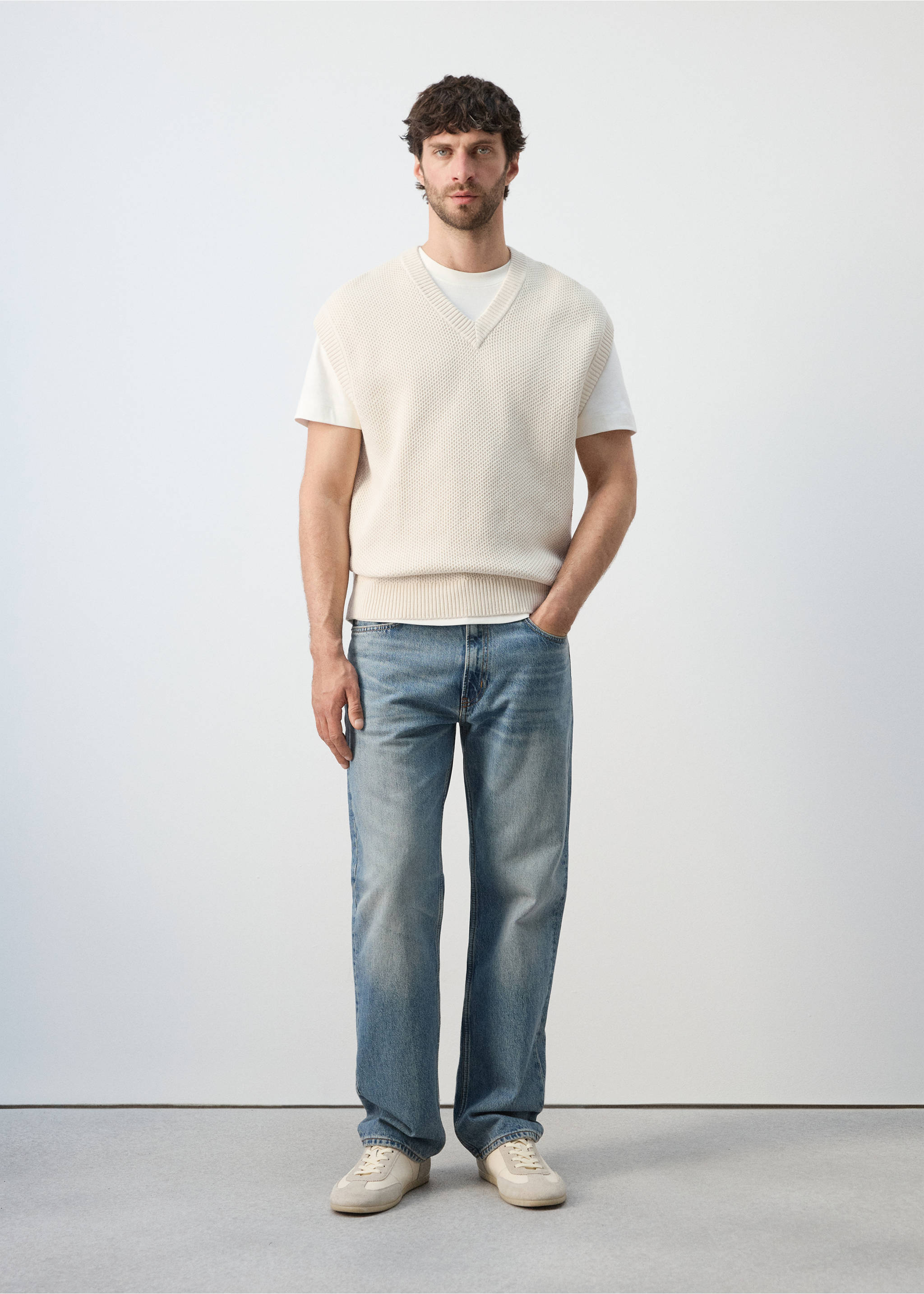 Microstructure knit gilet - General plane, Ecru. Ref: 27074431-00.