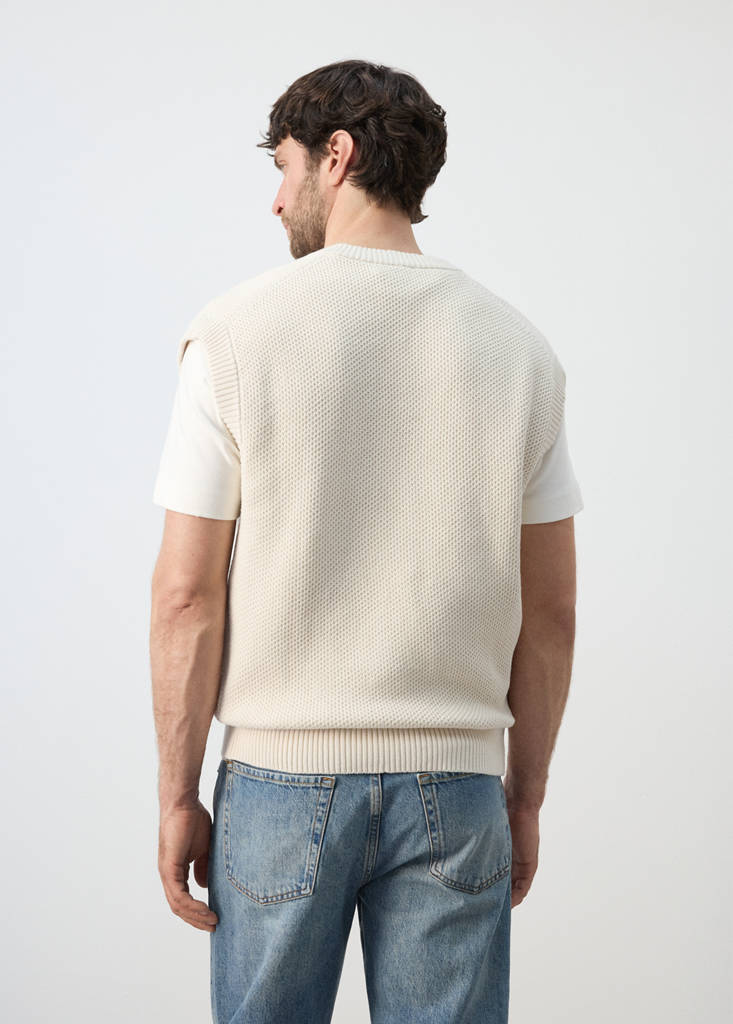 Microstructure knit gilet — Ecru